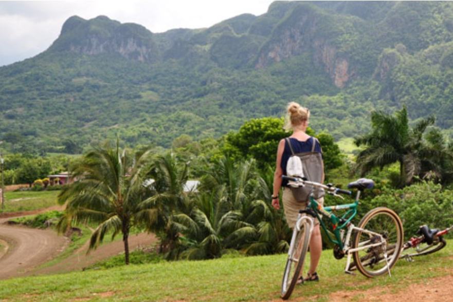 Fietsen in de Vinales Vallei in Cuba