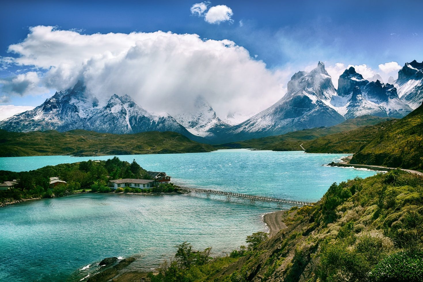 chile-torres-del-paine-mountain-lake-met-eiland