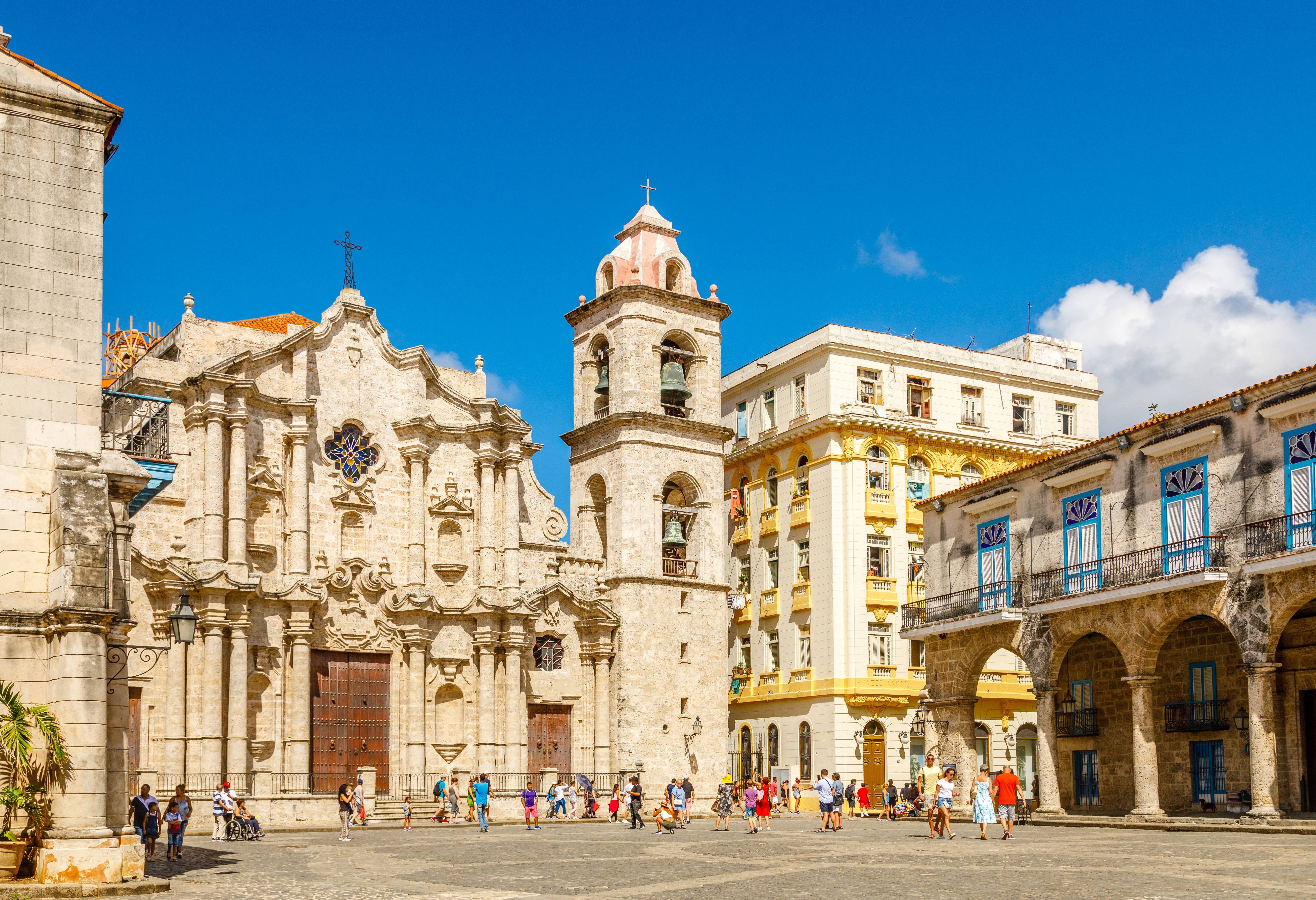 Plaza de Cathedral in de oude wijk van Havana in Cuba