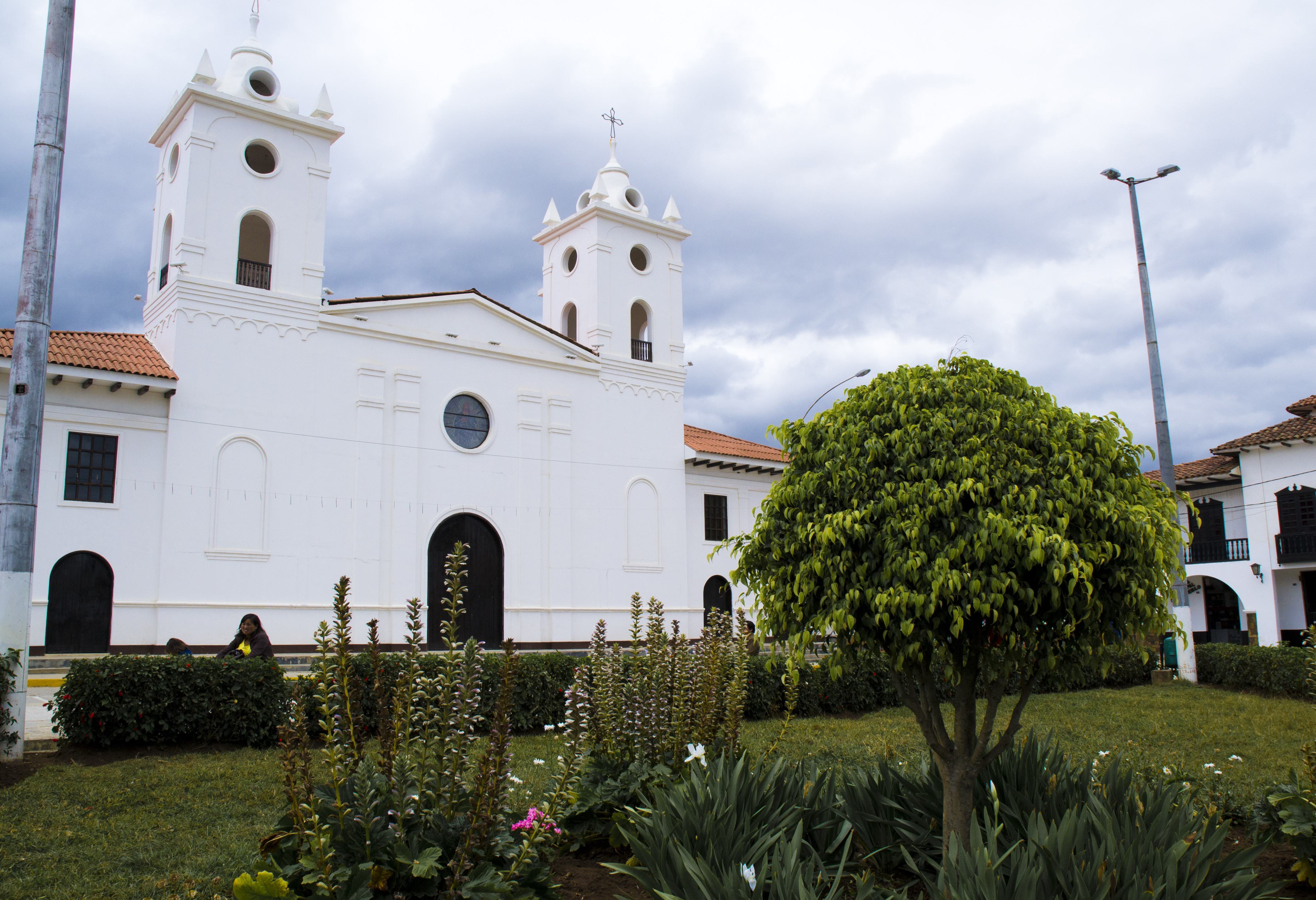 Kerk op Plaza de Armas in Chachapoyas in het noorden van Peru