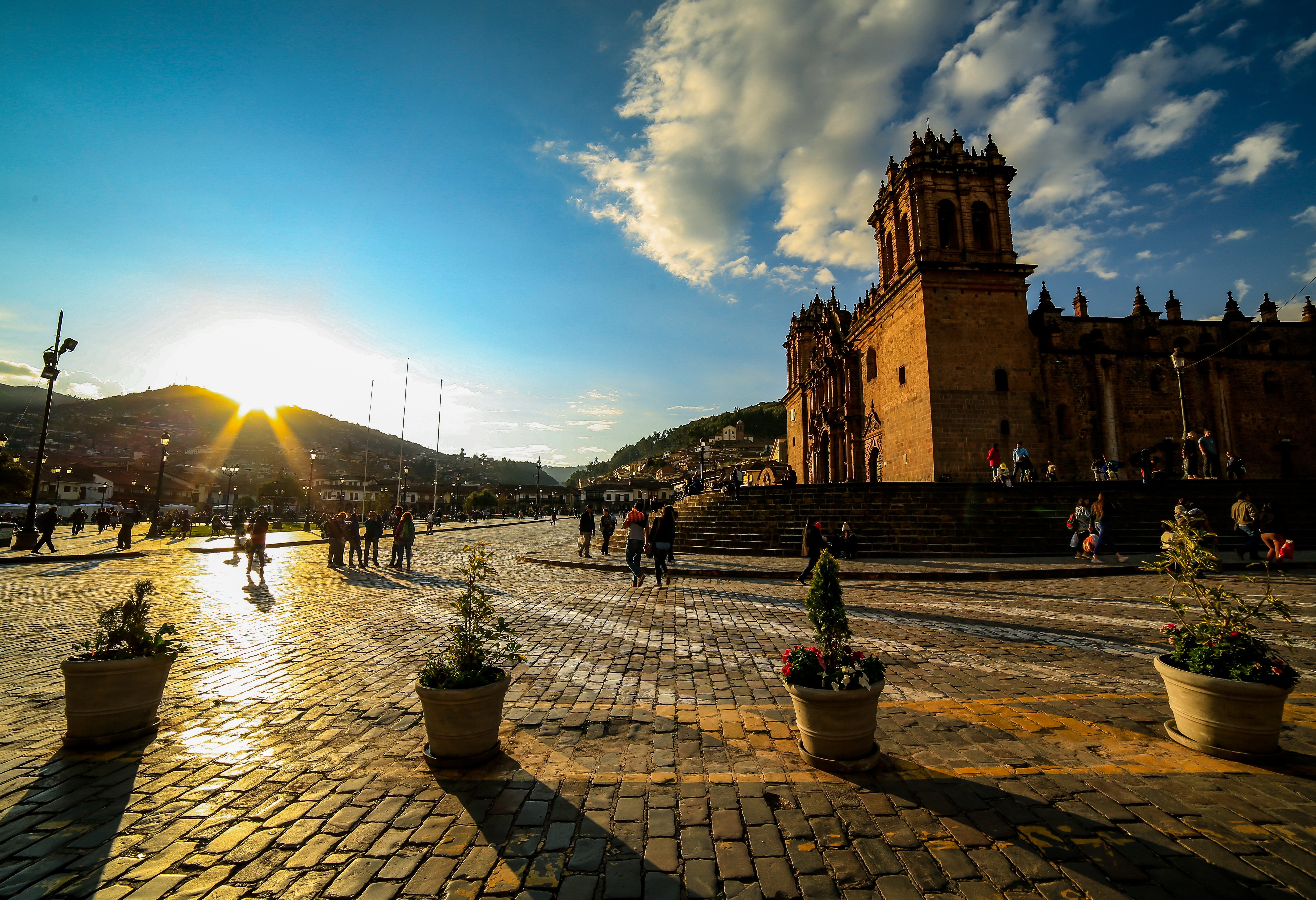 Plaza de Armas met kathedraal in Cusco in Peru