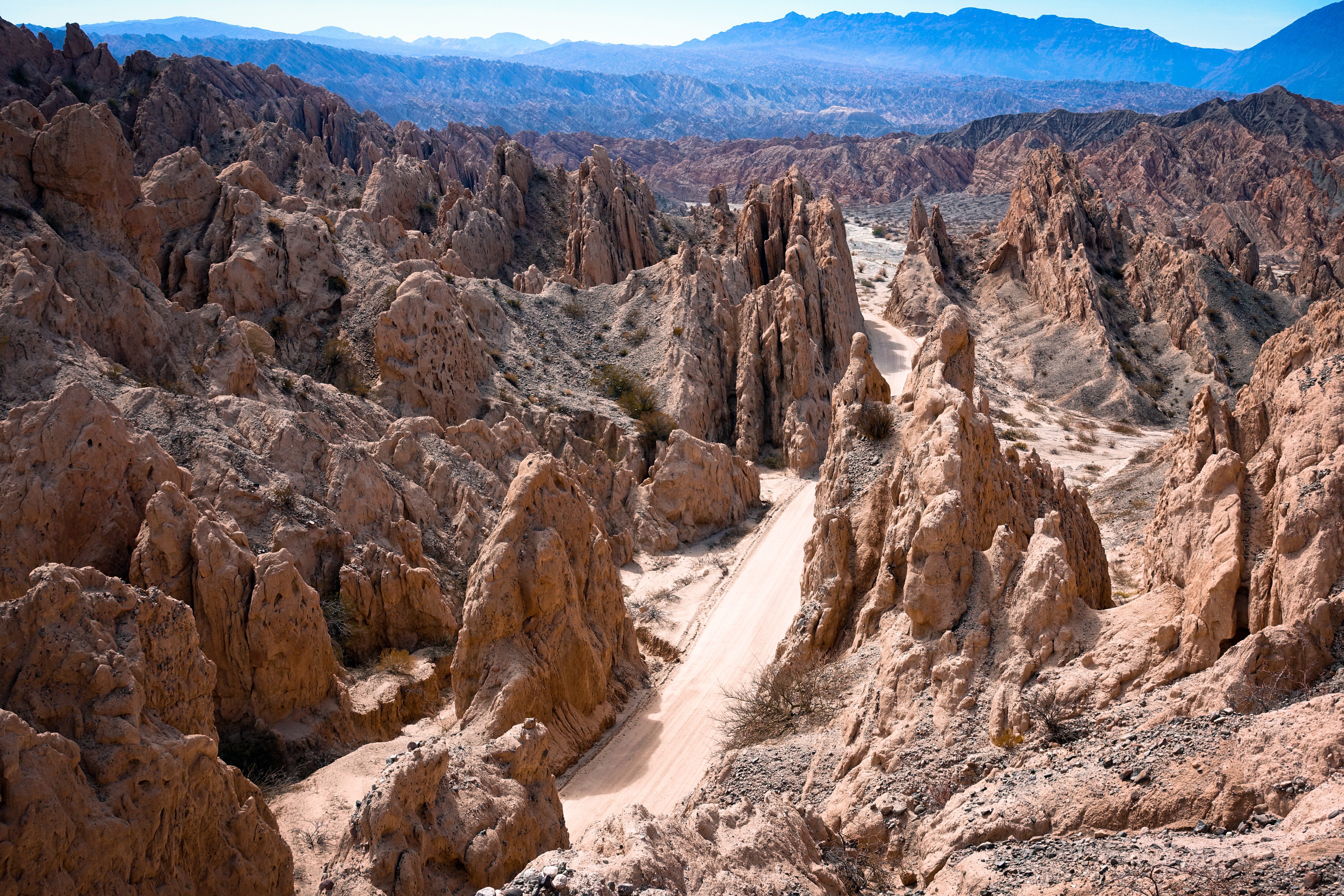 Argentinie omgeving Cafayete Cachi rode bergen
