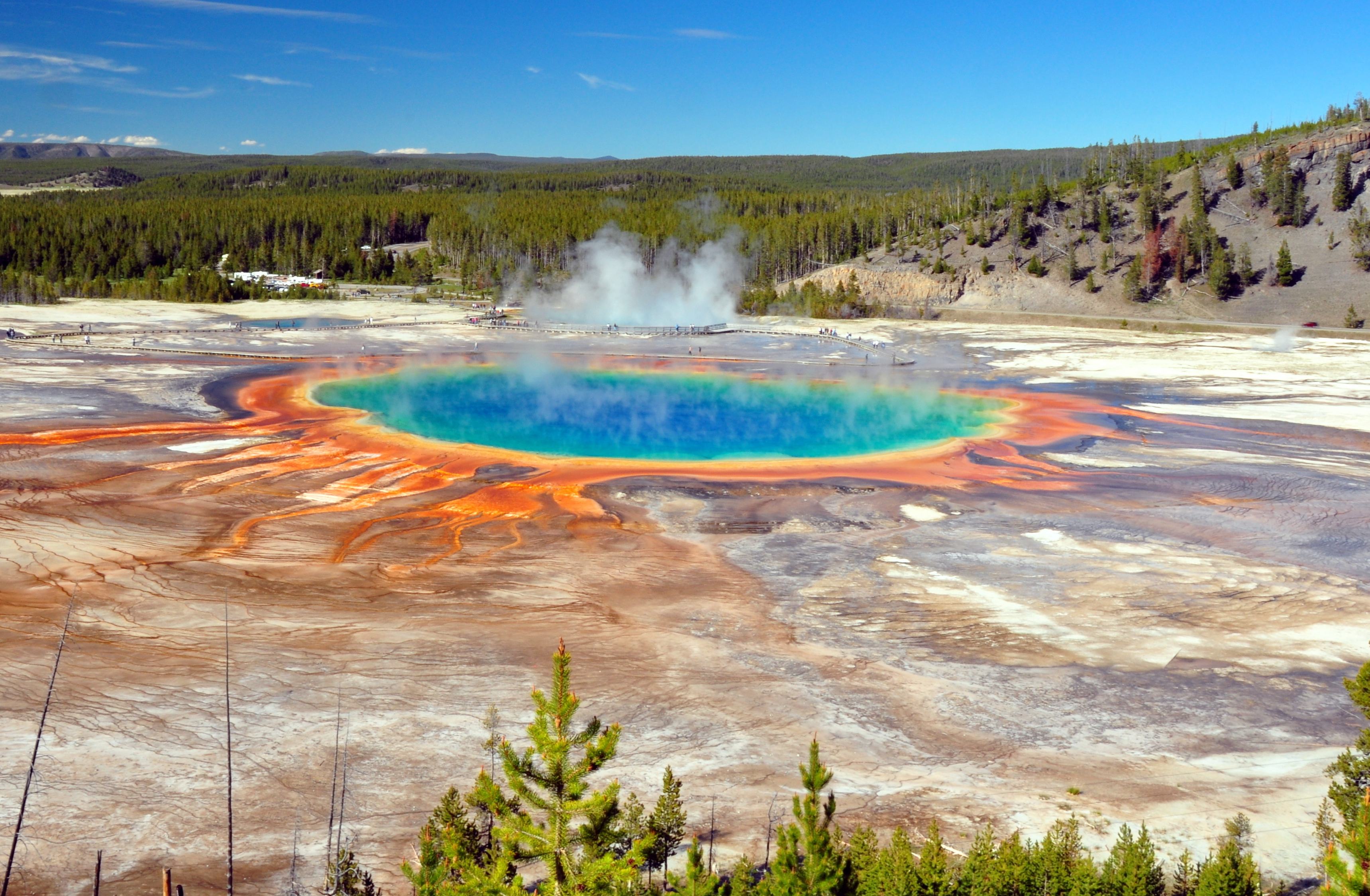 Het kleurrijke zwavelmeer in Yellowstone, Amerika