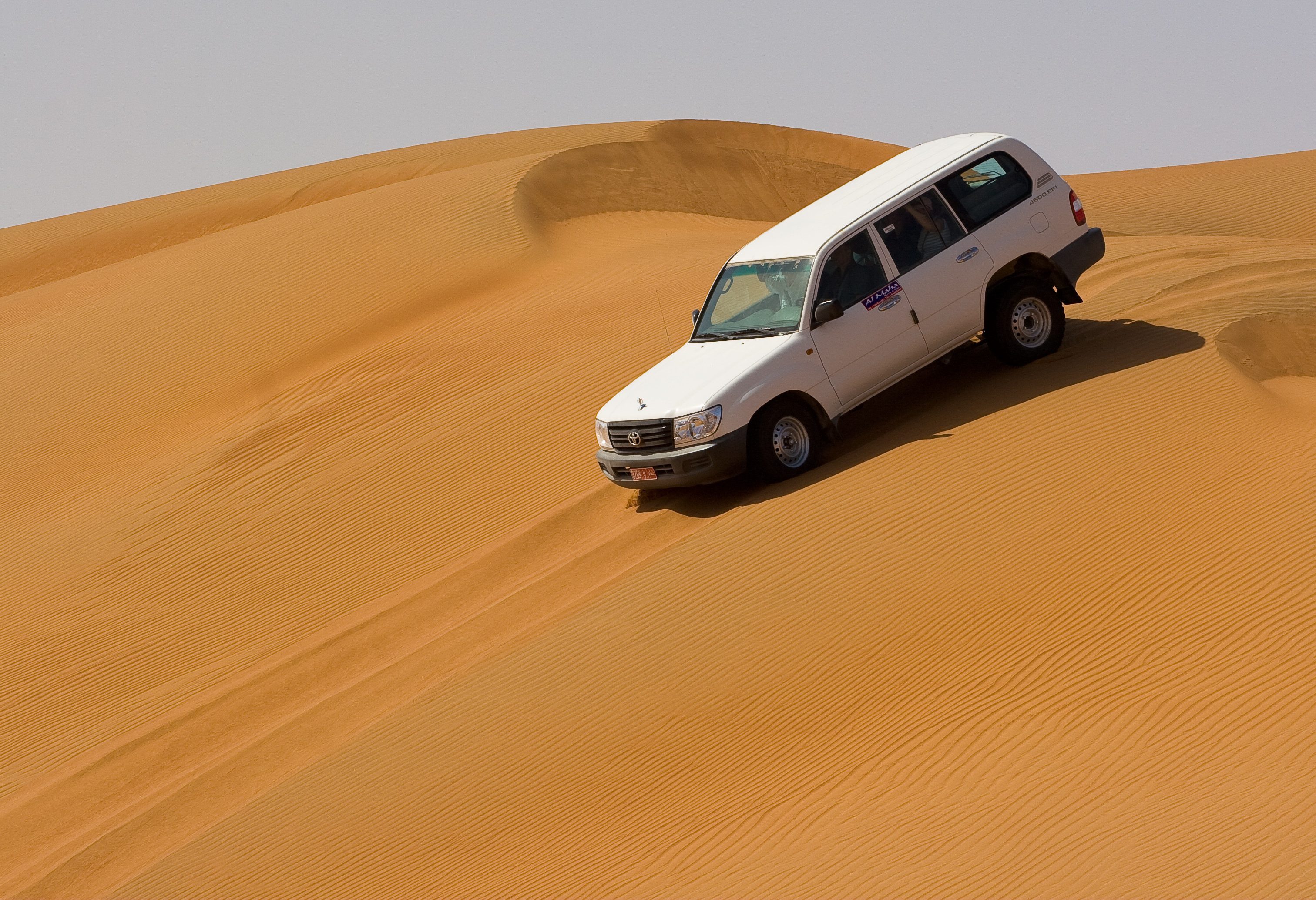Oman-dune-bashing-jeep-safari-Wahiba-Sands