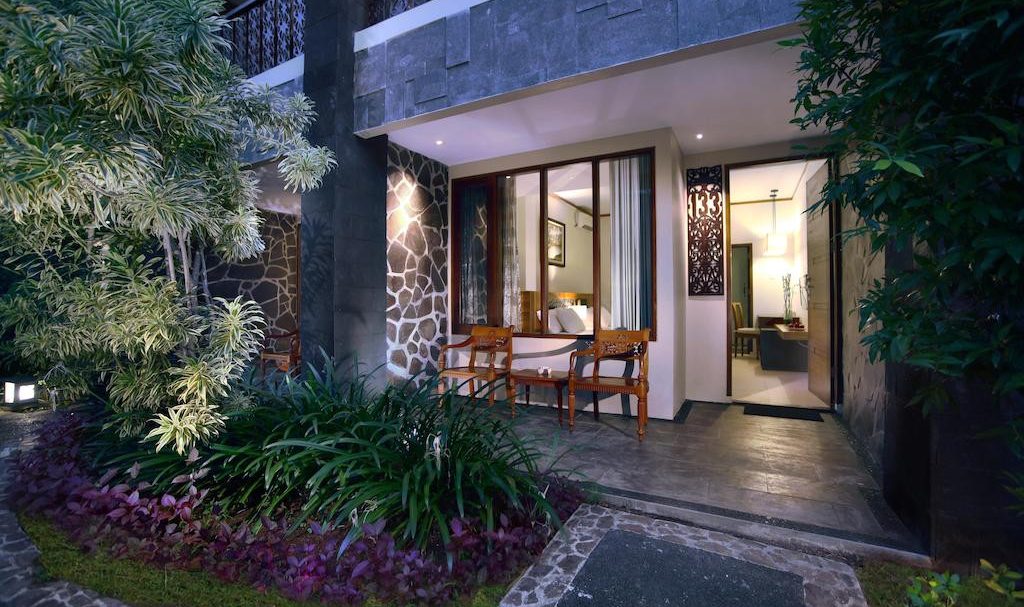 Indonesie-Lombok-Gili-Trawangan-Aston-Sunset-Beach-Resort-deluxe-poolview-terras