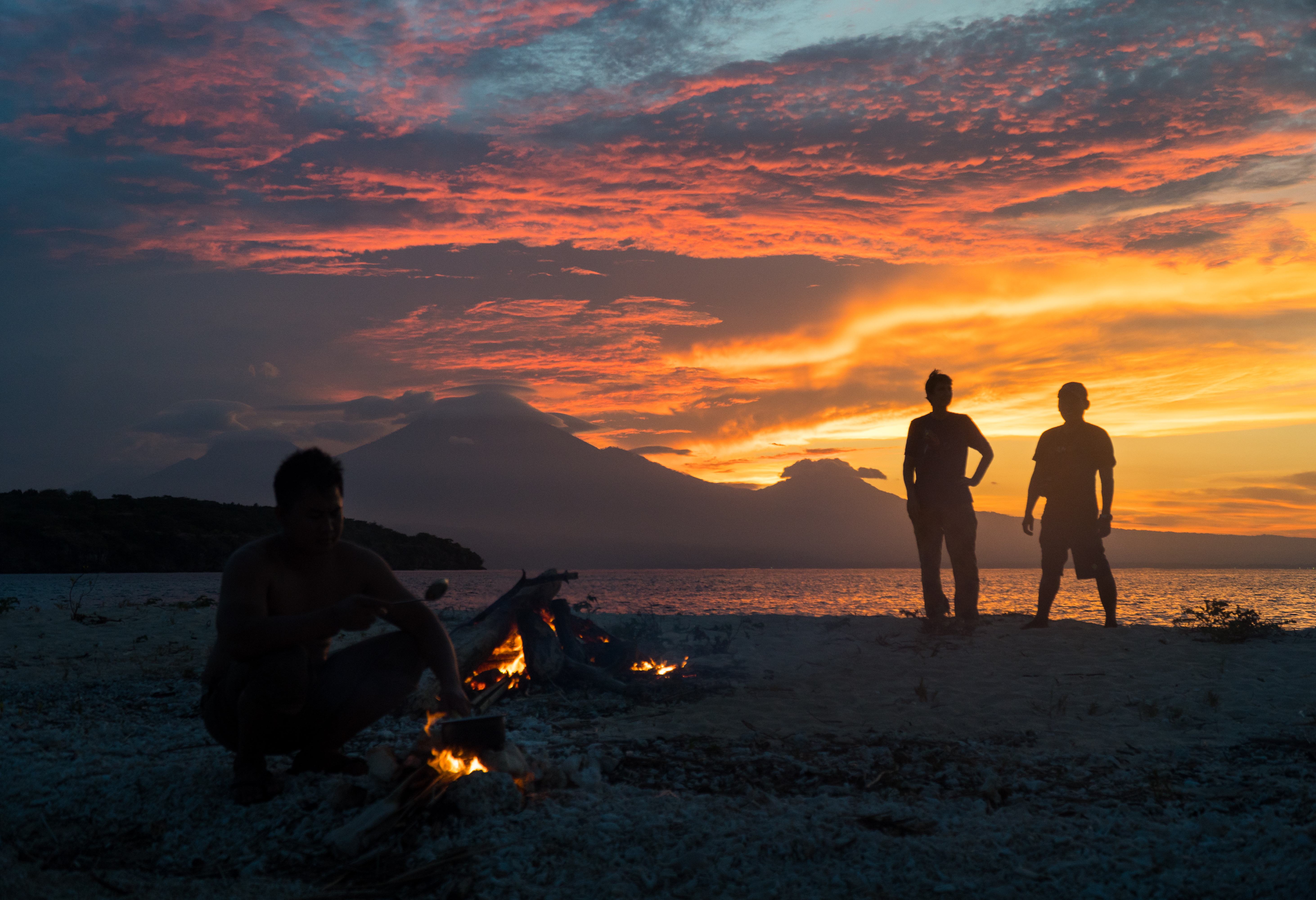 Zonsondergang op Mejangan eiland