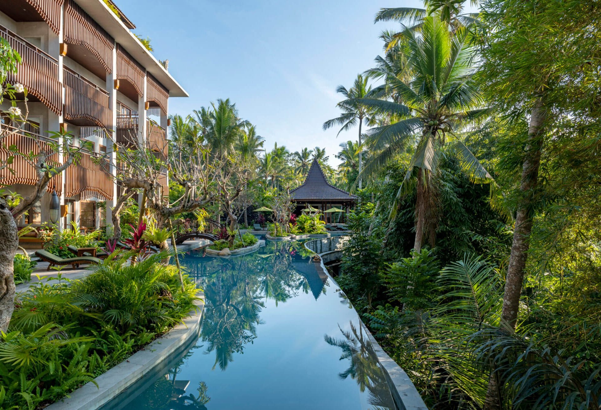 Zwembad van het Arkamara Dijiwa Ubud op Bali in Indonesie