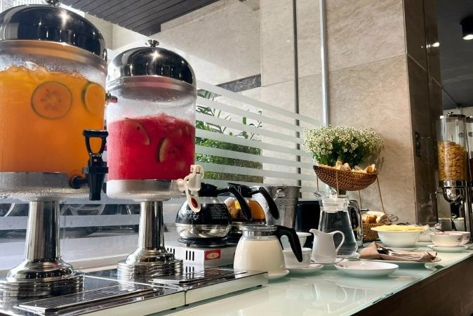 Ontbijt in het Queen Ann Hotel in Saigon in Vietnam