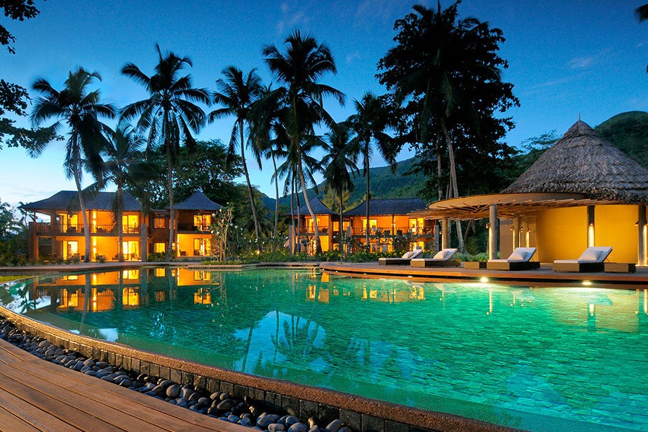 Hoofdgebouw van Constance Ephelia op Mahe op de Seychellen