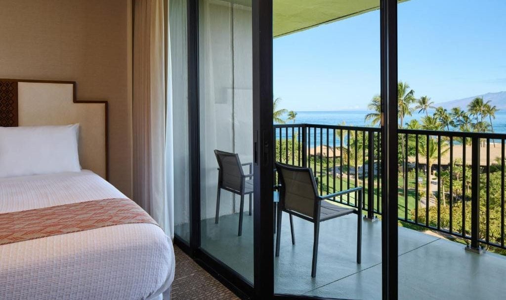 Amerika-Hawaii-Maui-kaanapalibeachhotel-premium-room-ocean-view-king-bed-2
