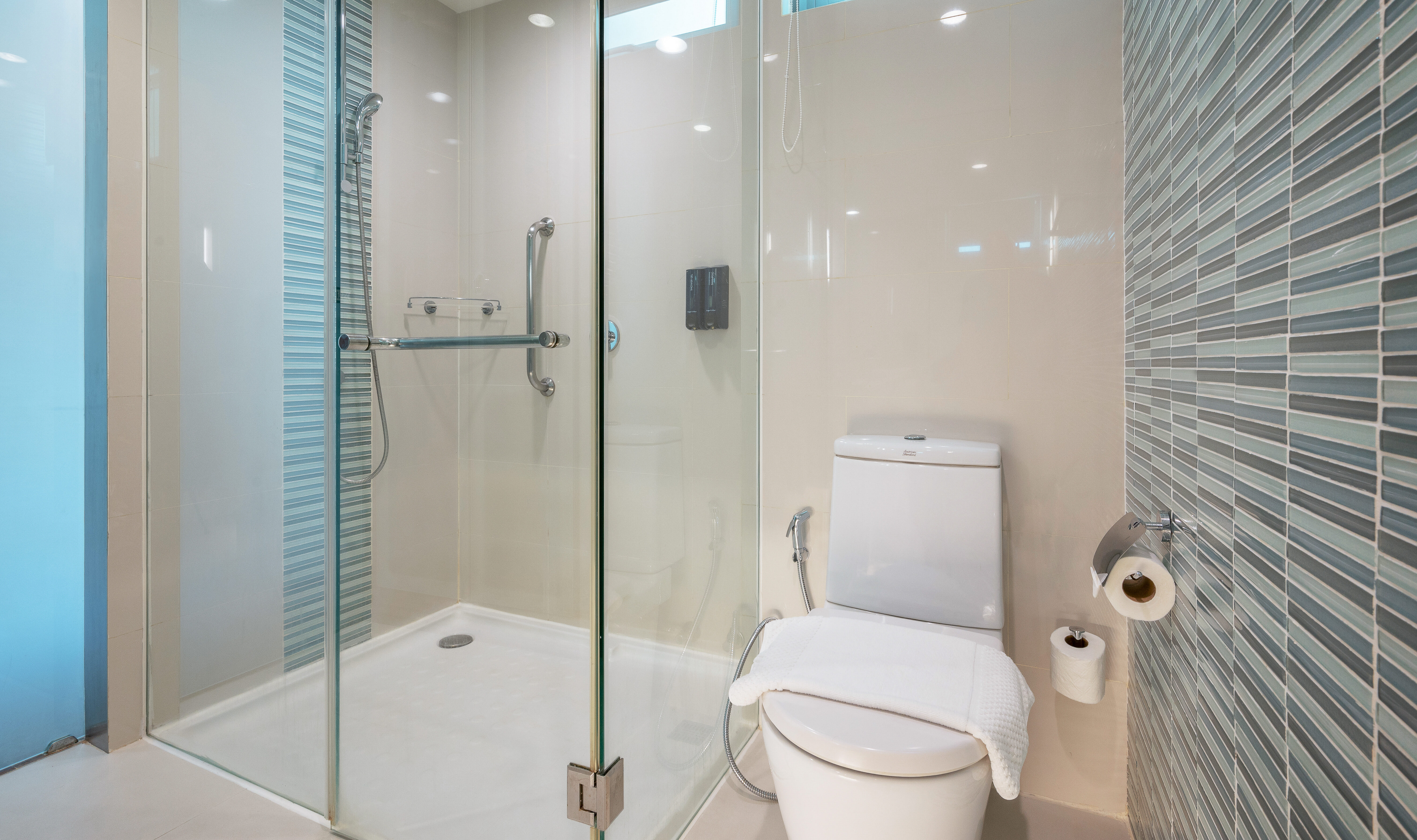 Thailand Koh Samui OZO Chaweng Badkamer