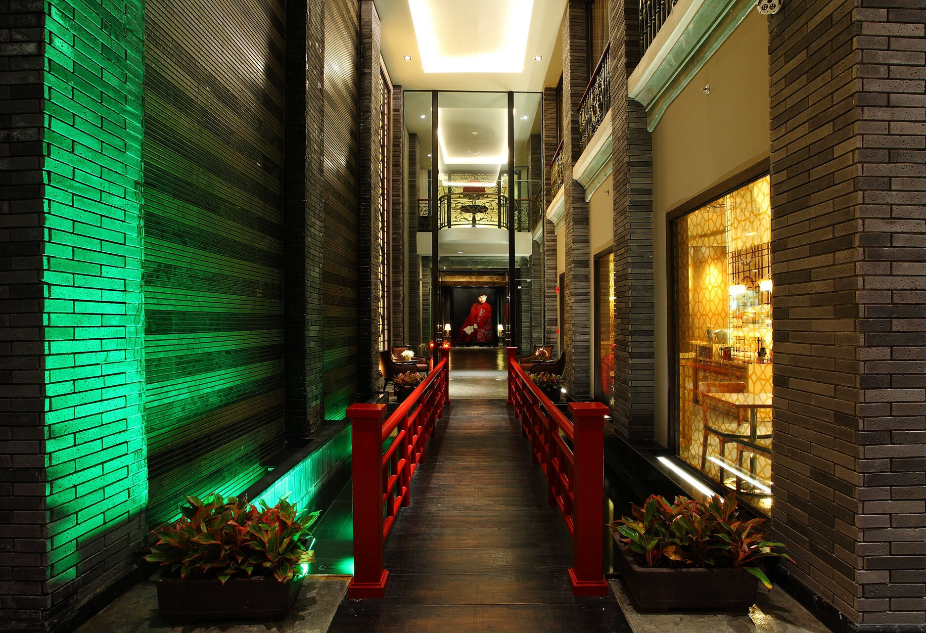 Entree van het Shanghai Mansion Hotel in Bangkok