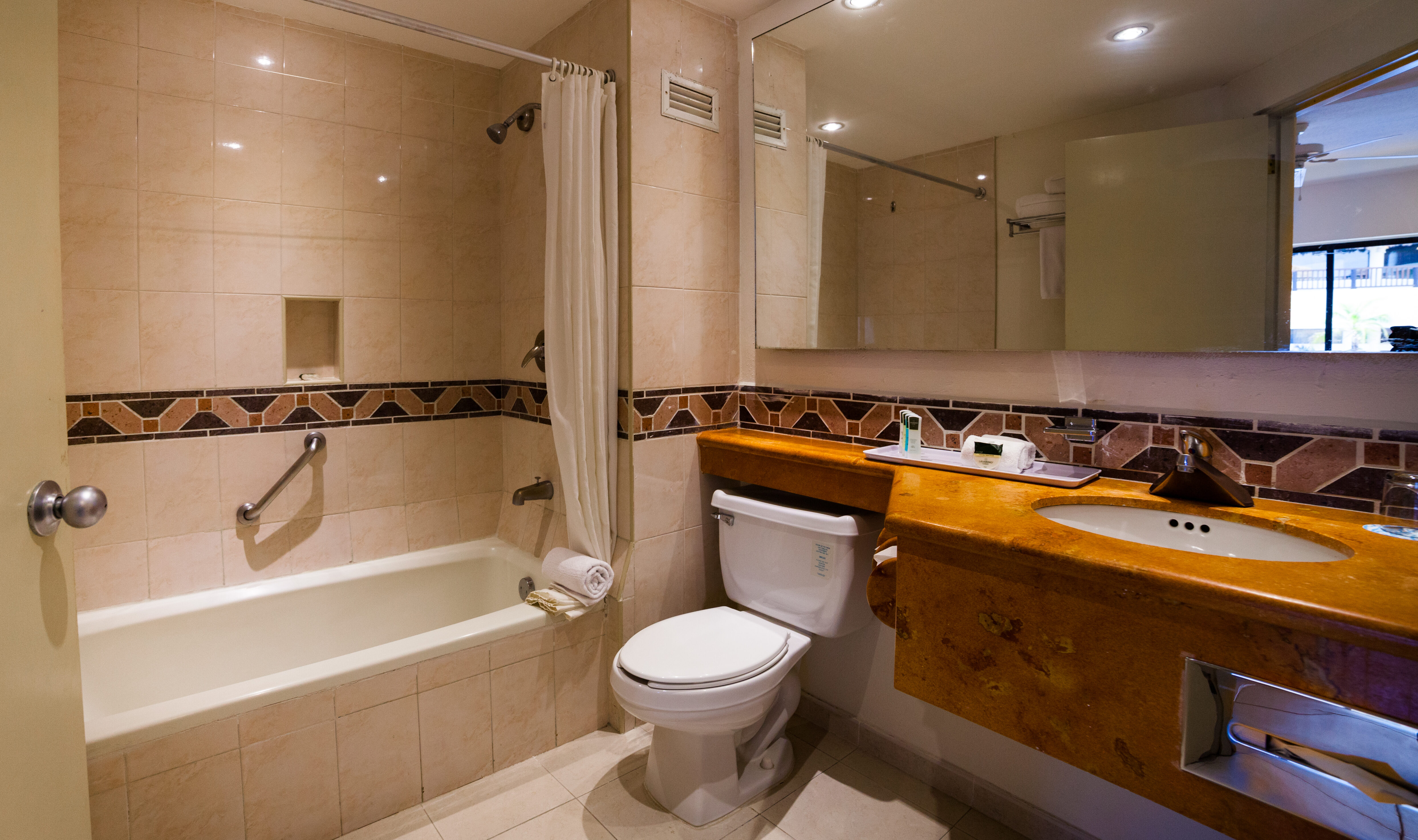 Mexico Yucatan Playa del Carmer The Reef Coco Beach Badkamer