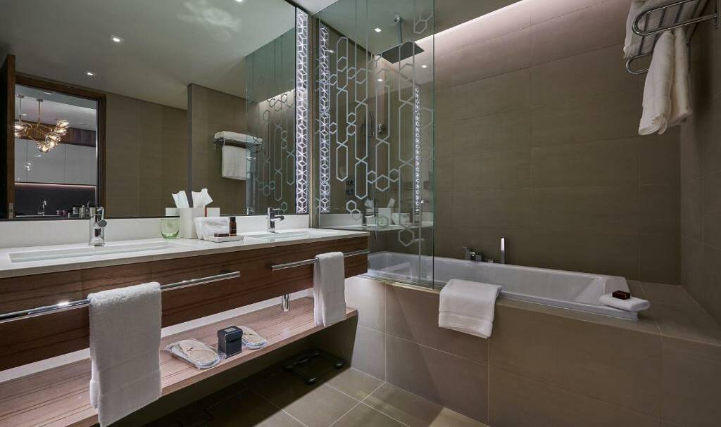 Oman Muscat Mysk Al Mouj Hotel Grand Deluxe Kamer Badkamer