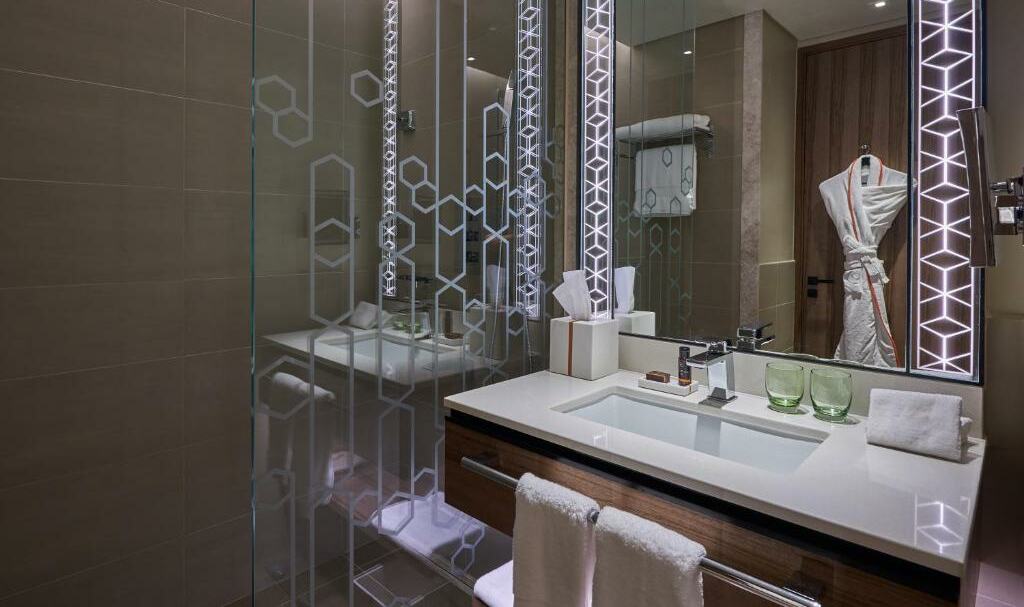 Oman Muscat Mysk Al Mouj Hotel Deluxe Kamer Badkamer