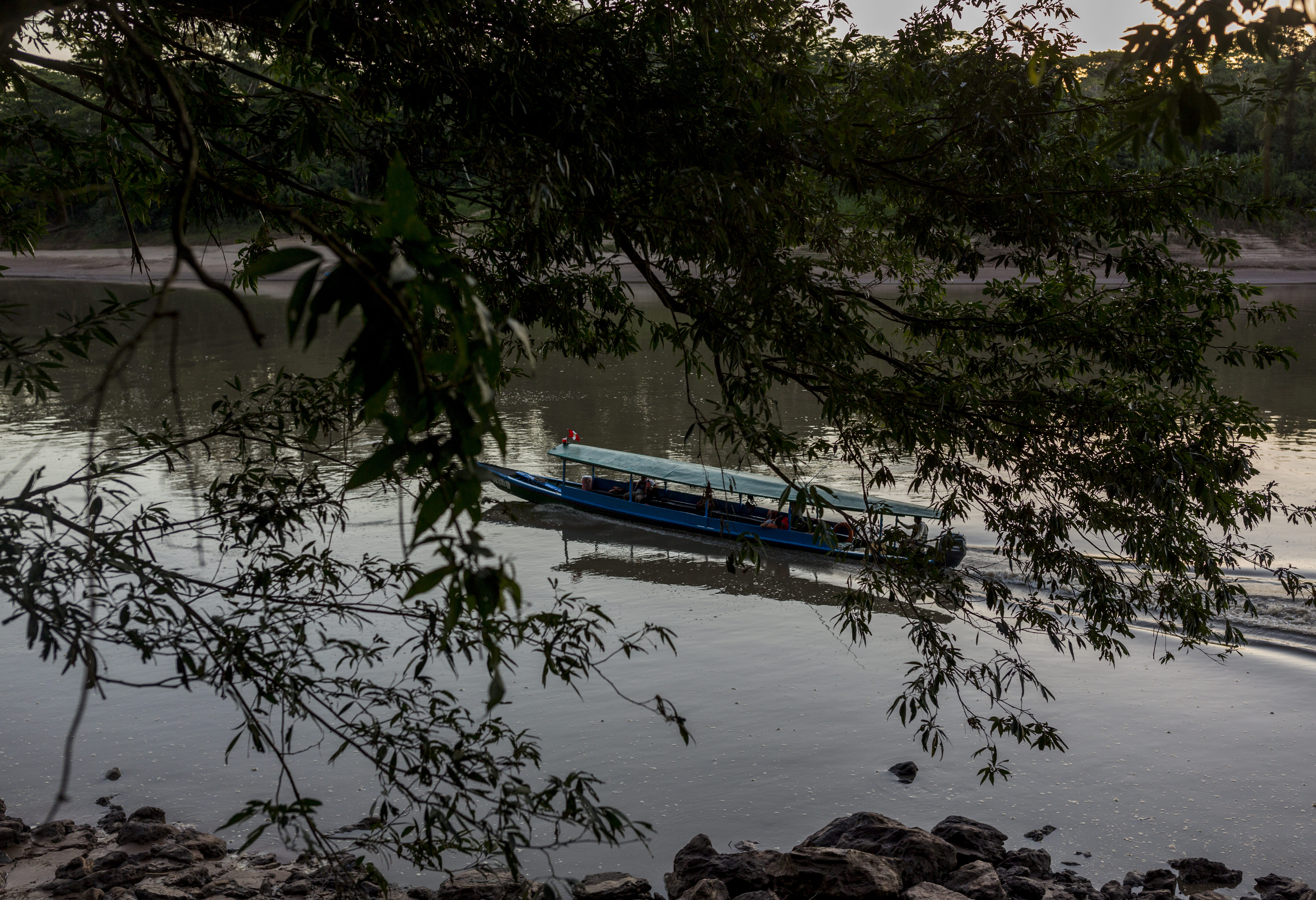 Boot van de lodge naar de haven van Puerto Maldonado in Peru