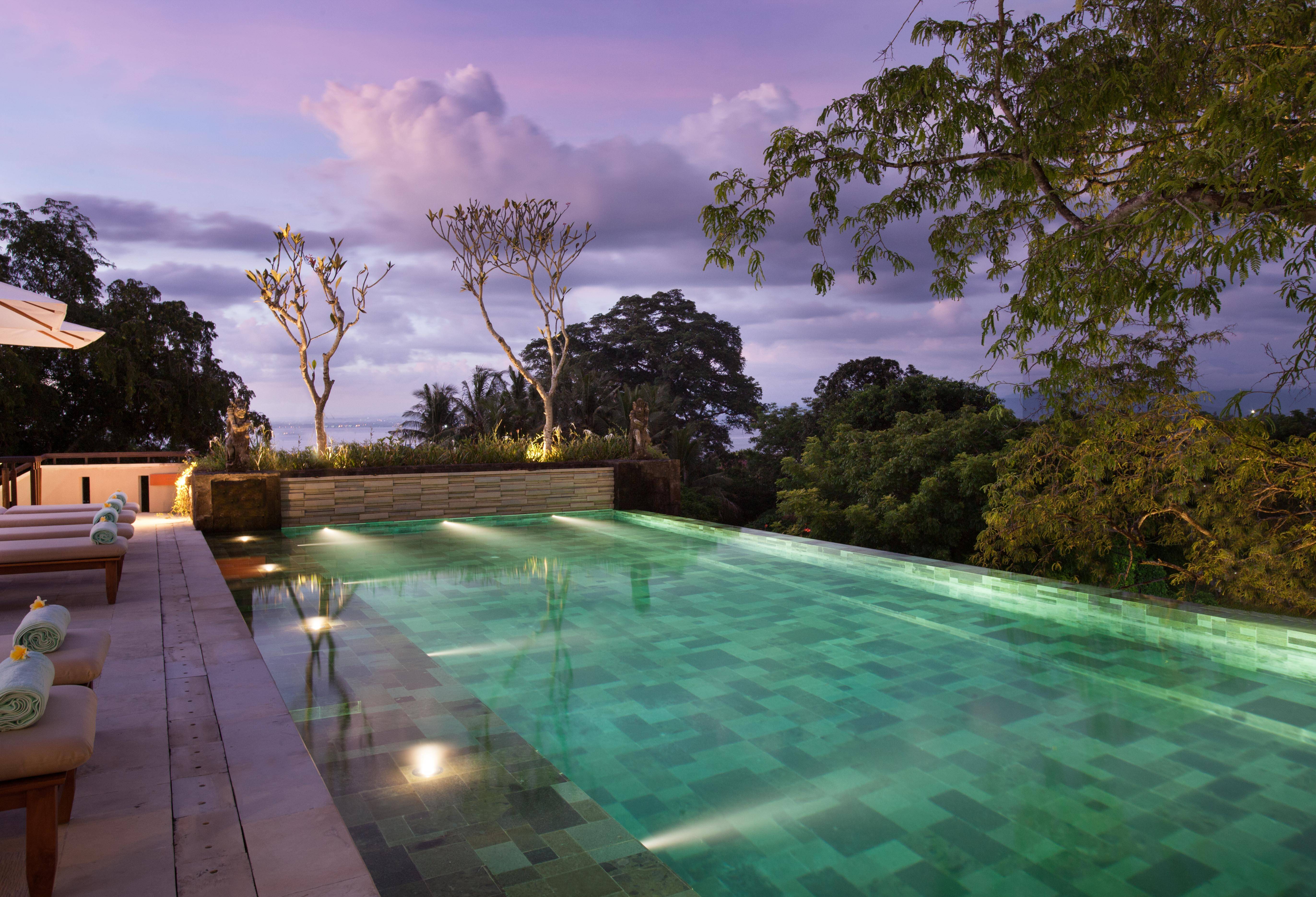 Zwembad van The Tamarind Resort op Nusa Lembongan in Indonesie