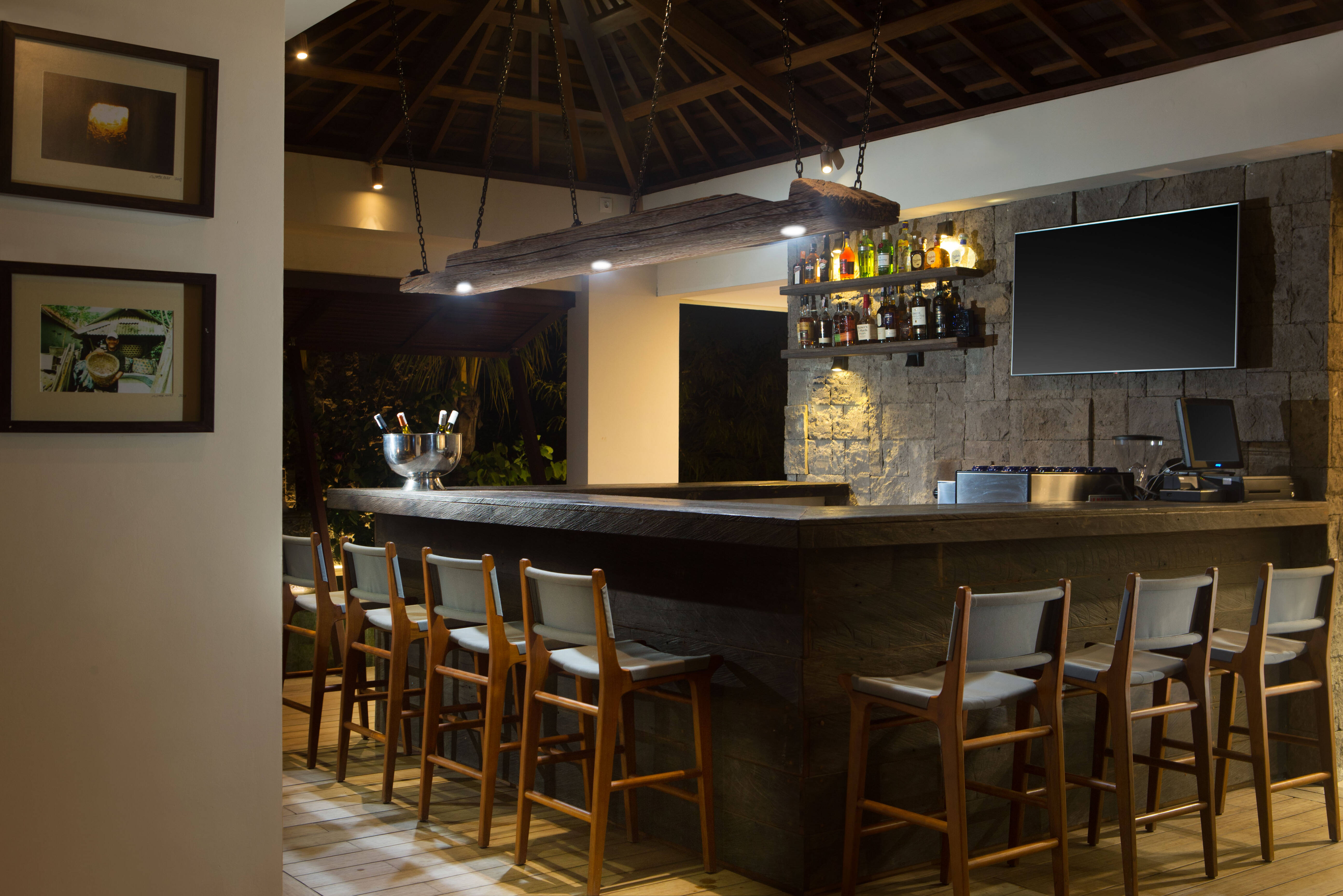 Bar van The Tamarind Resort op Nusa Lembongan in Indonesie