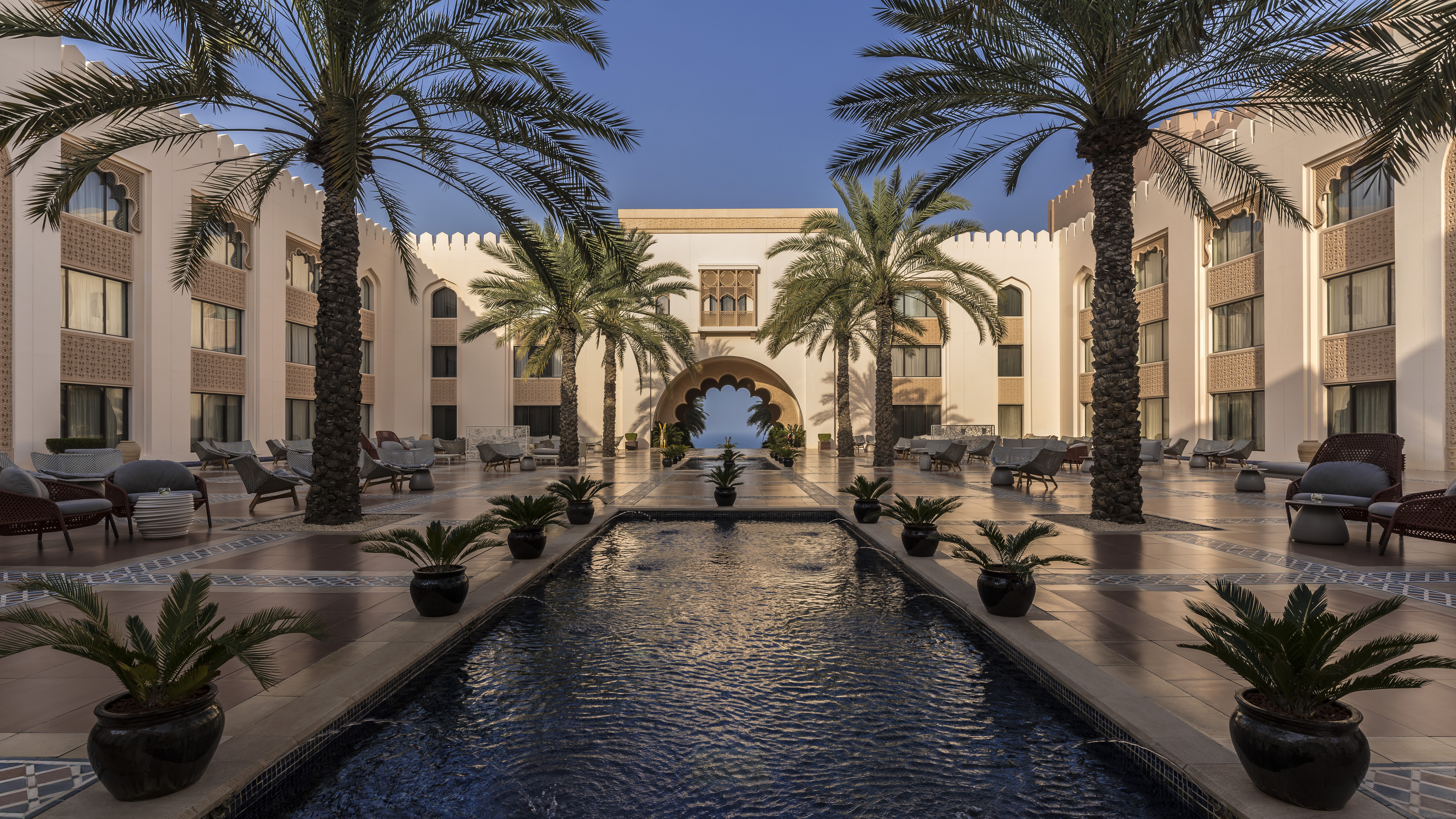 Oman-Muscat-Shangri-La-Al-Husn-Resort-and-Spa-Binnentuin