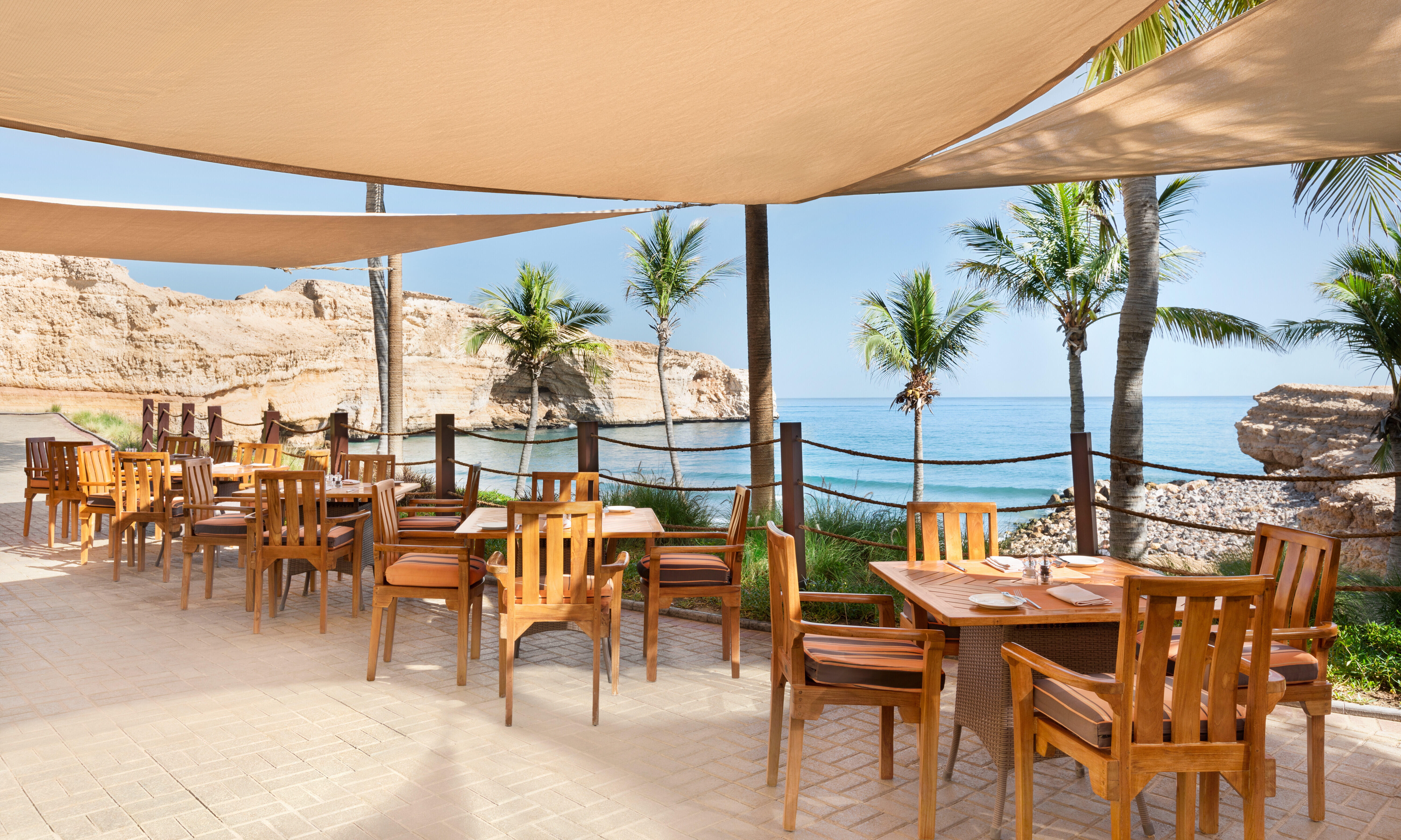 Oman-Muscat-Shangri-La-Al-Husn-Resort-and-Spa-Maharra-Beach-Restaurant