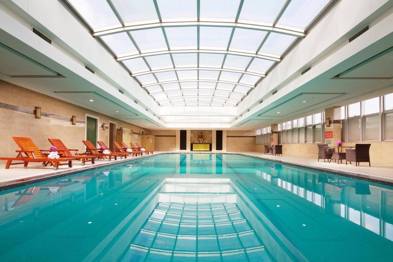 China Shanghai Jin Jiang Tower Hotel Zwembad