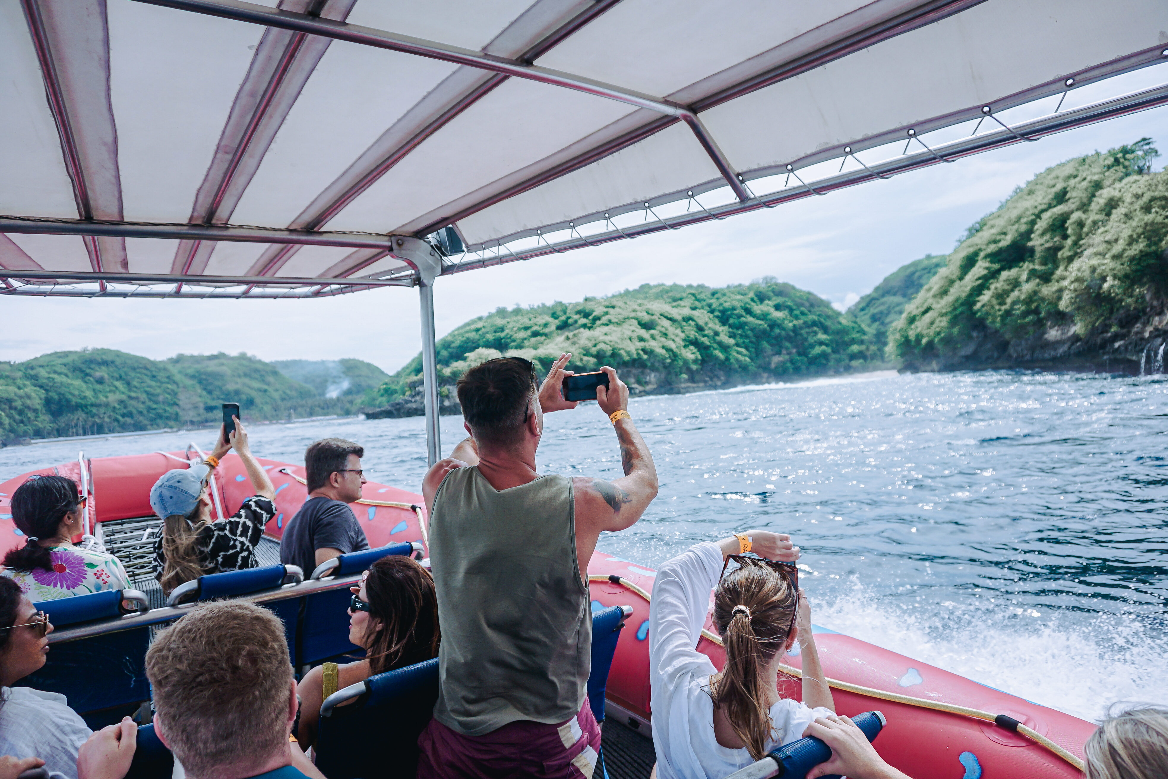 Fotostops onderweg vanaf de speedboot naar Nusa Penida in Indonesie