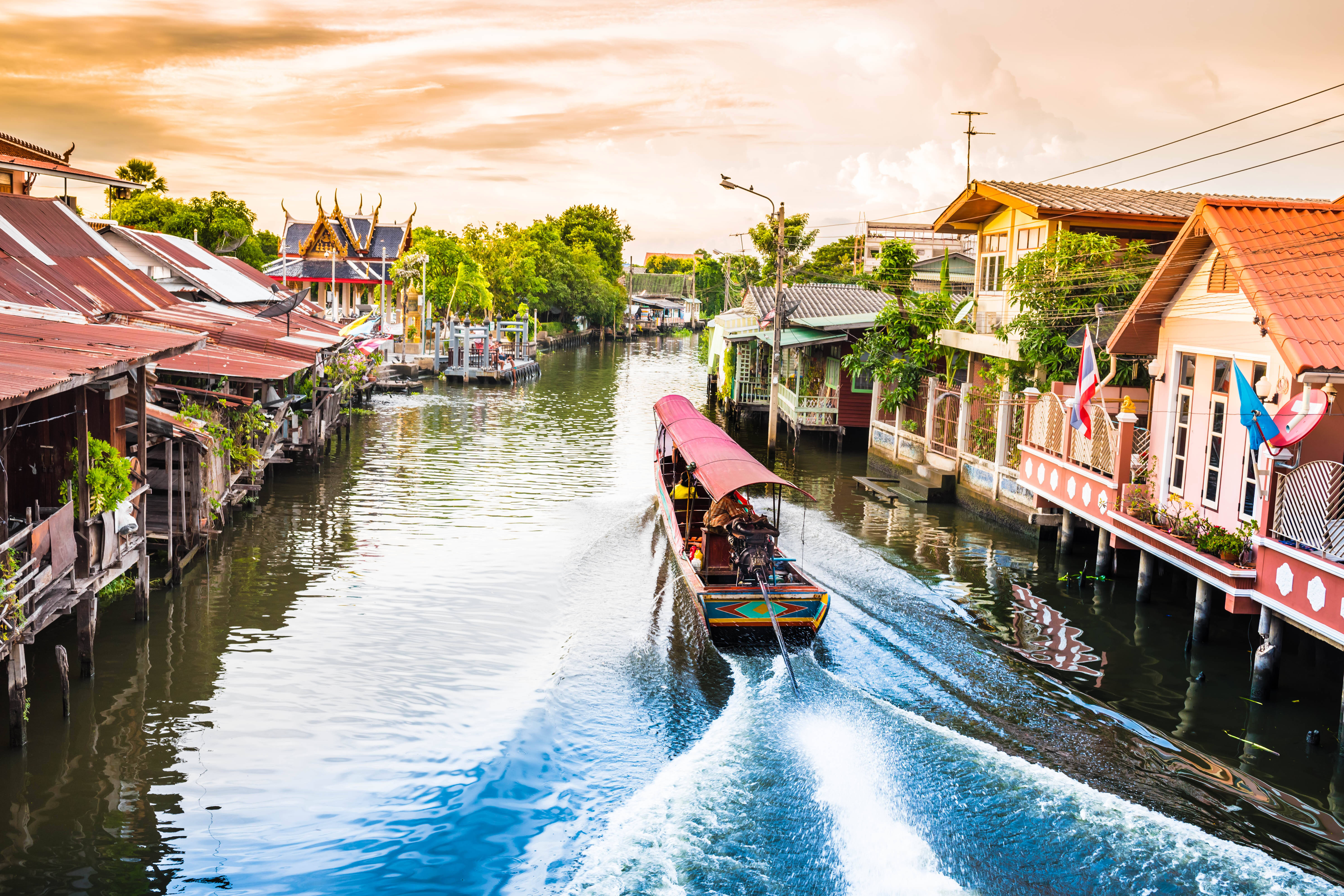 Varen door de klongs in Bangkok