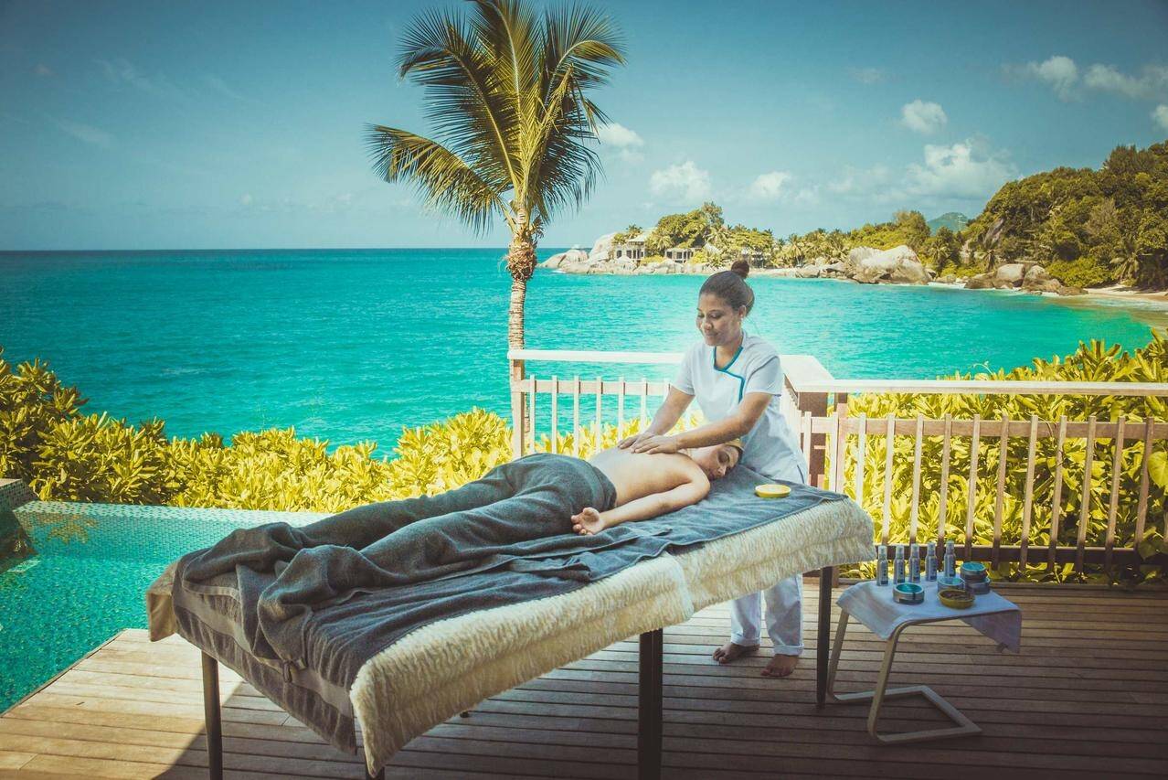 Seychellen Mahe CaranaBeach Hotel In Room Spa