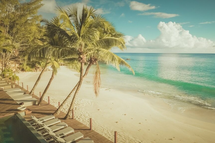 Seychellen Mahe CaranaBeach Hotel Strand