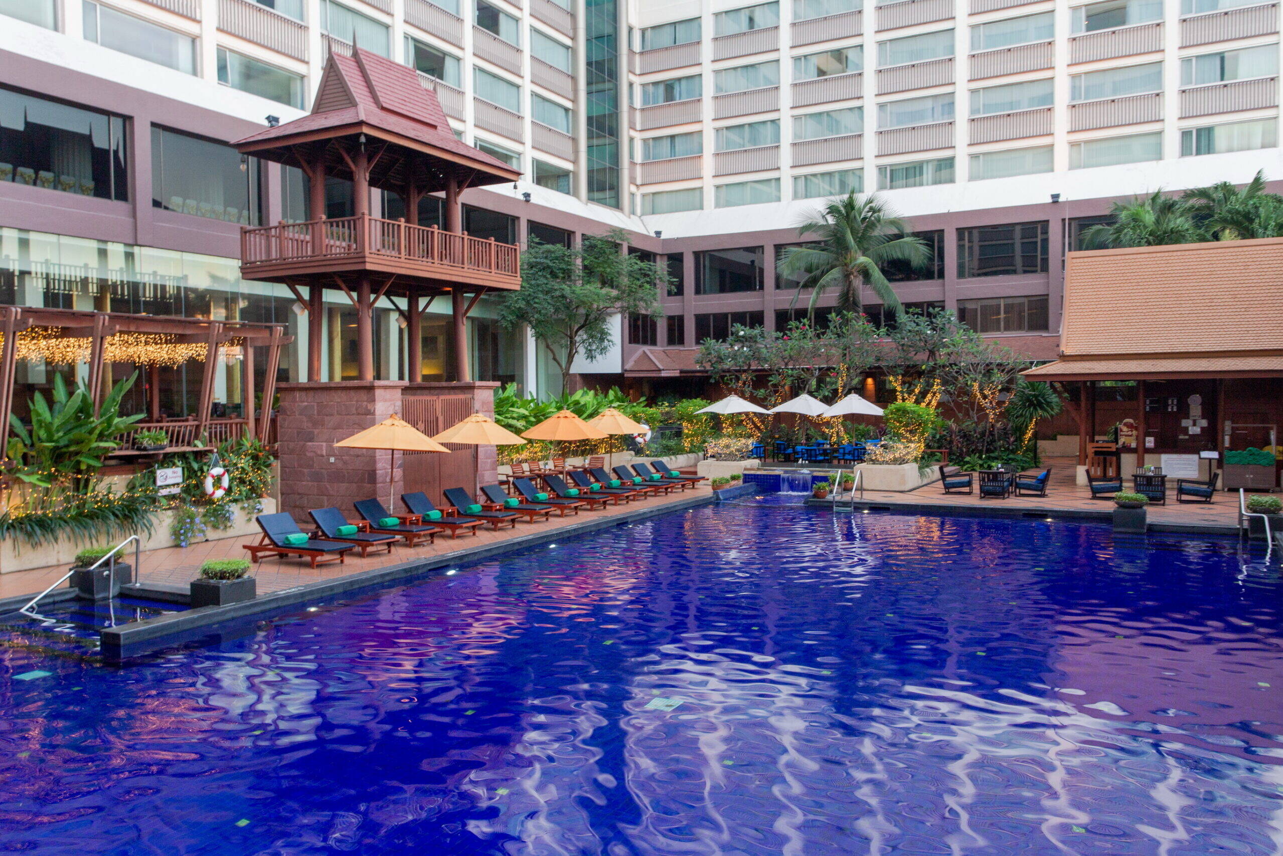 Thailand Bangkok Ramada Plaza Menam Riverside Zwembad