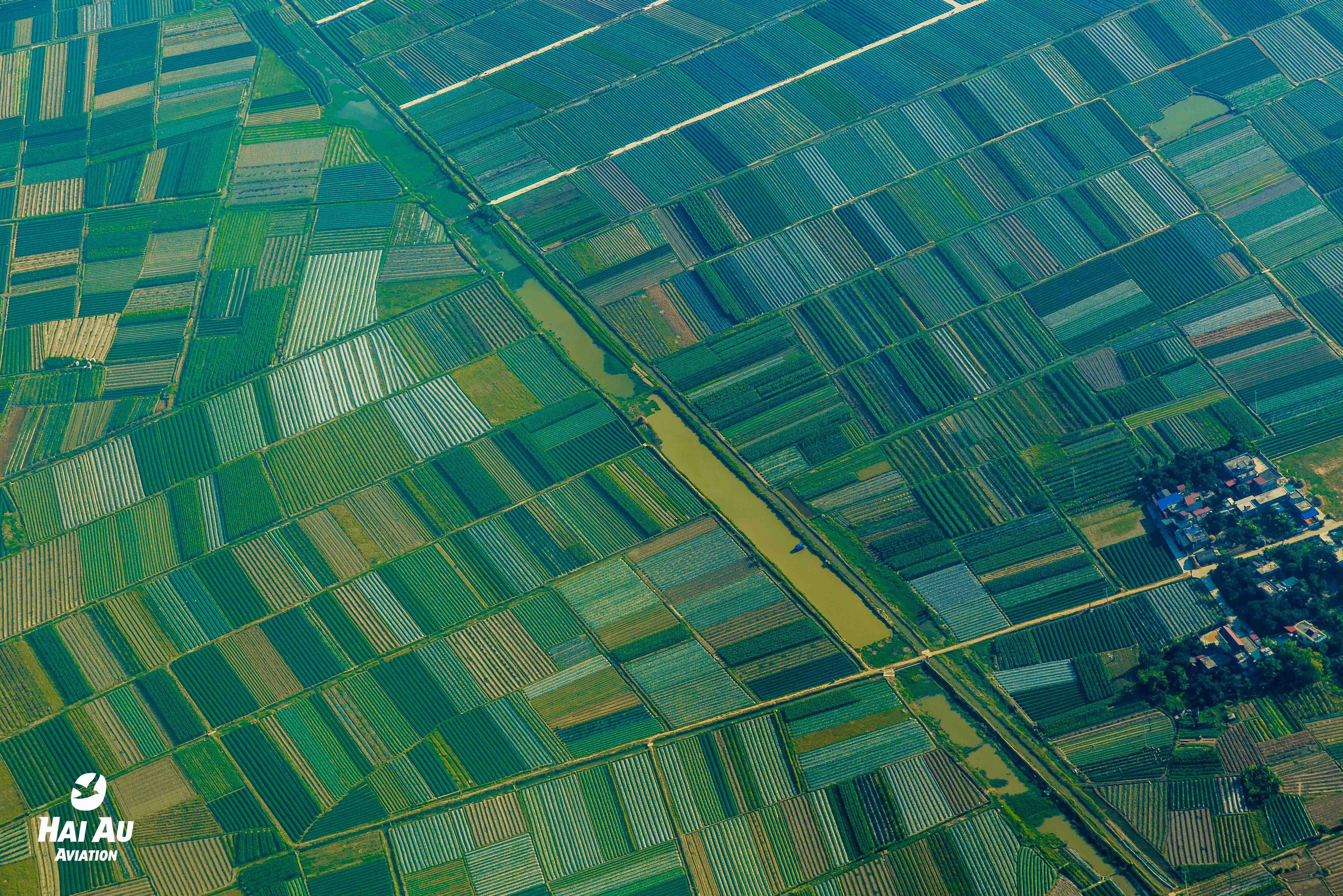 Uitzicht op het platteland onderweg naar Halong Bay in Vietnam