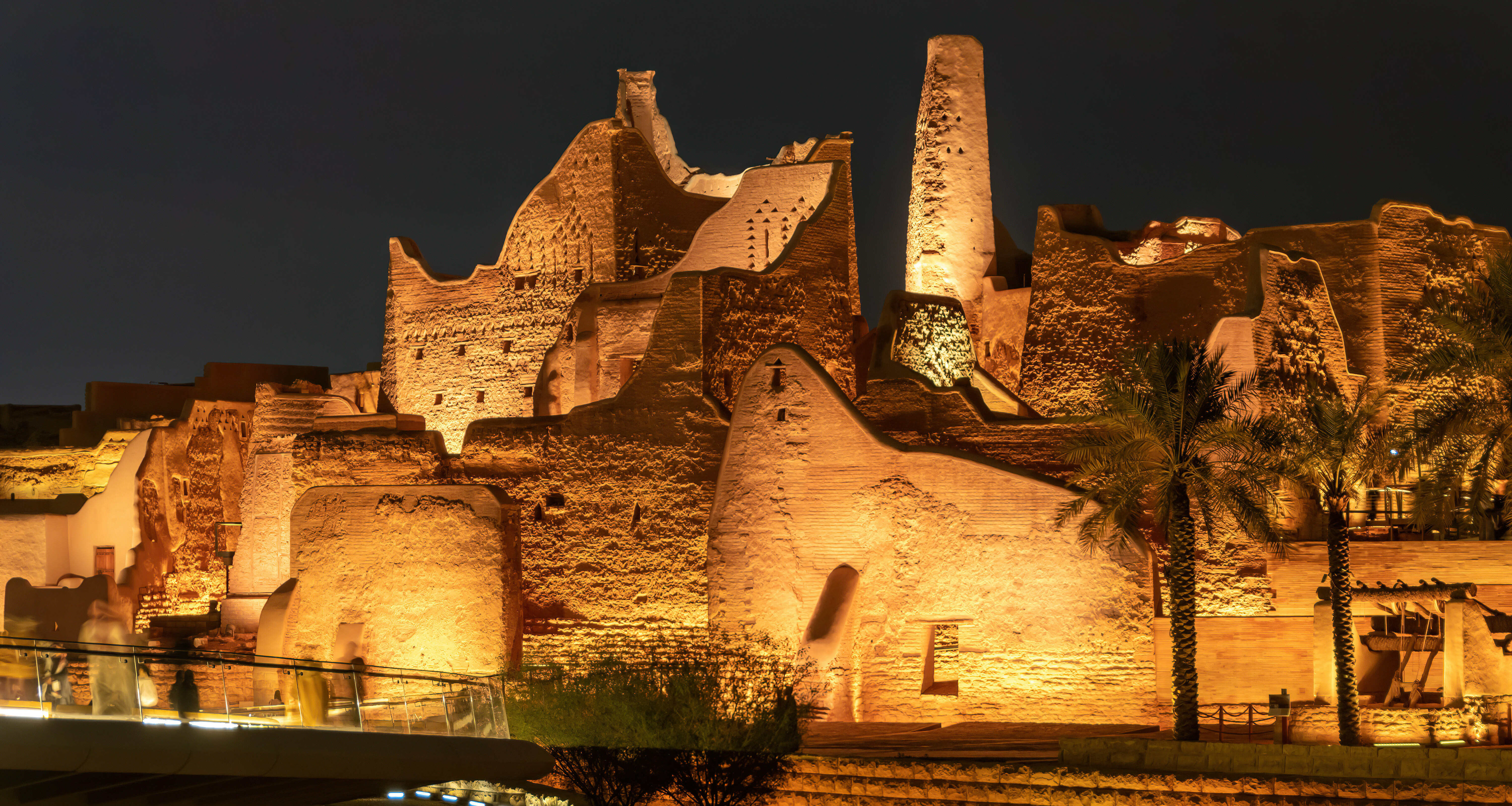 Saoedi-Arabie-Riyadh-Diriyah-Fort-by-Night-Historisch