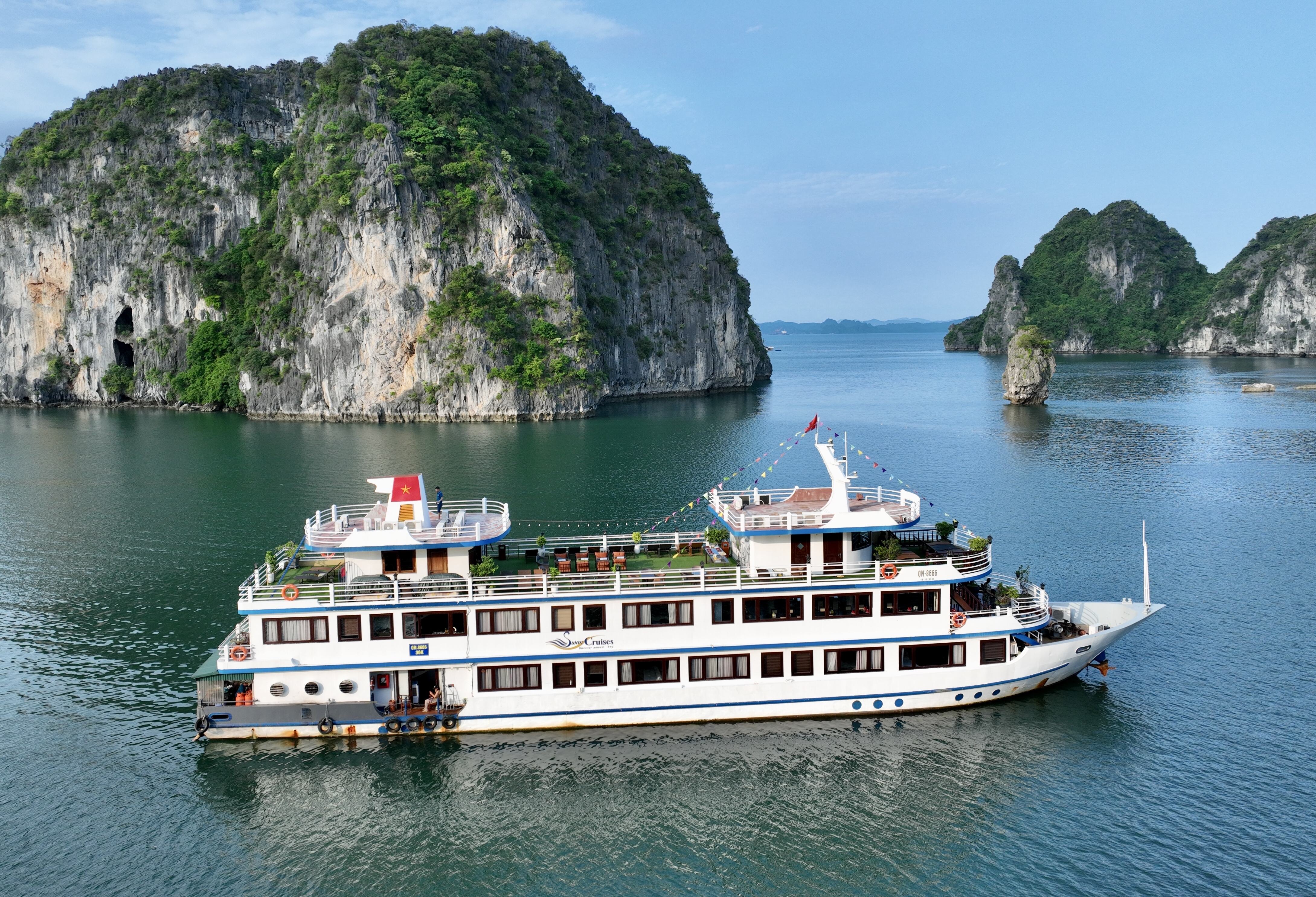 Swan Cruise schip Halong Bay Vietnam