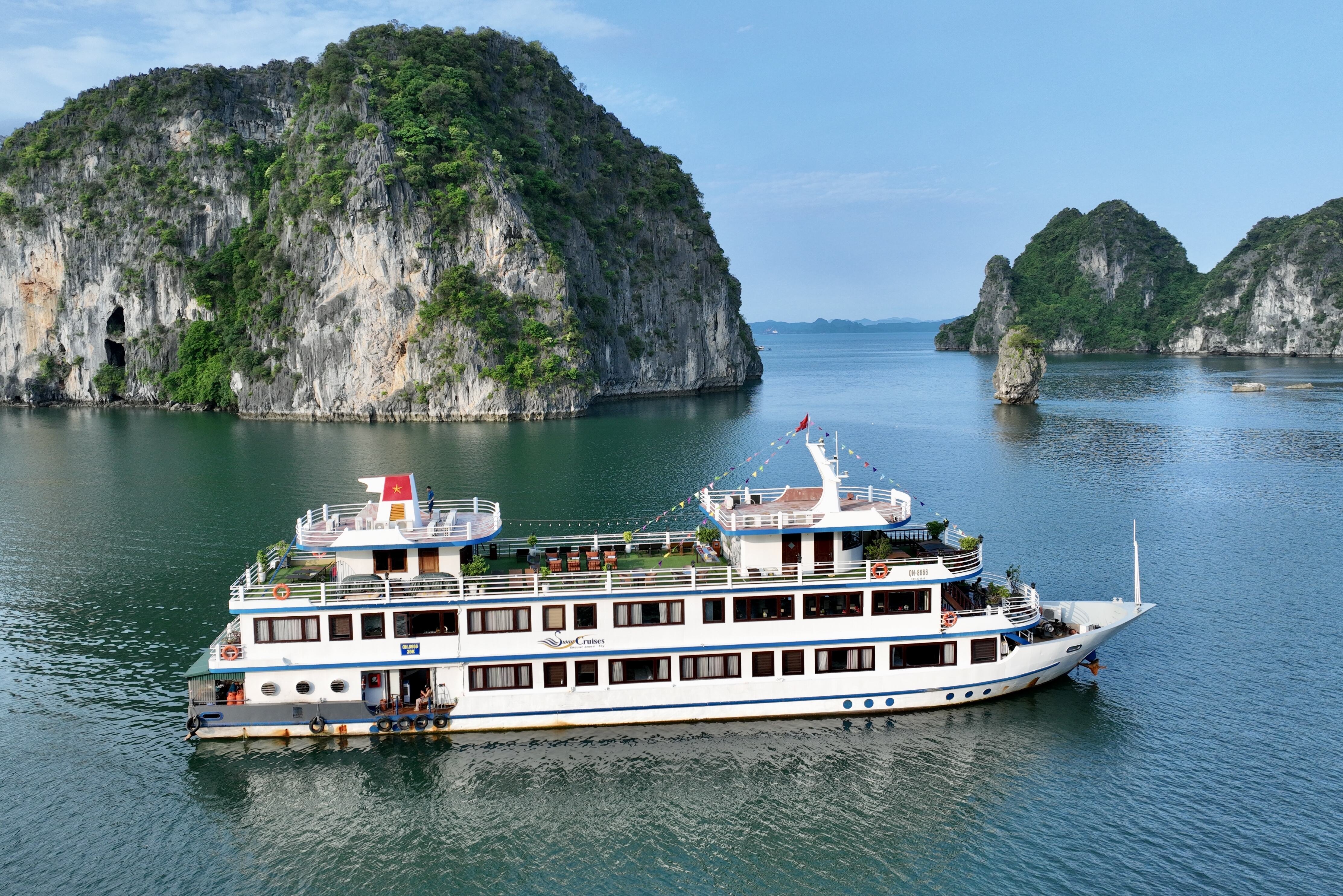 Swan Cruise schip Halong Bay Vietnam