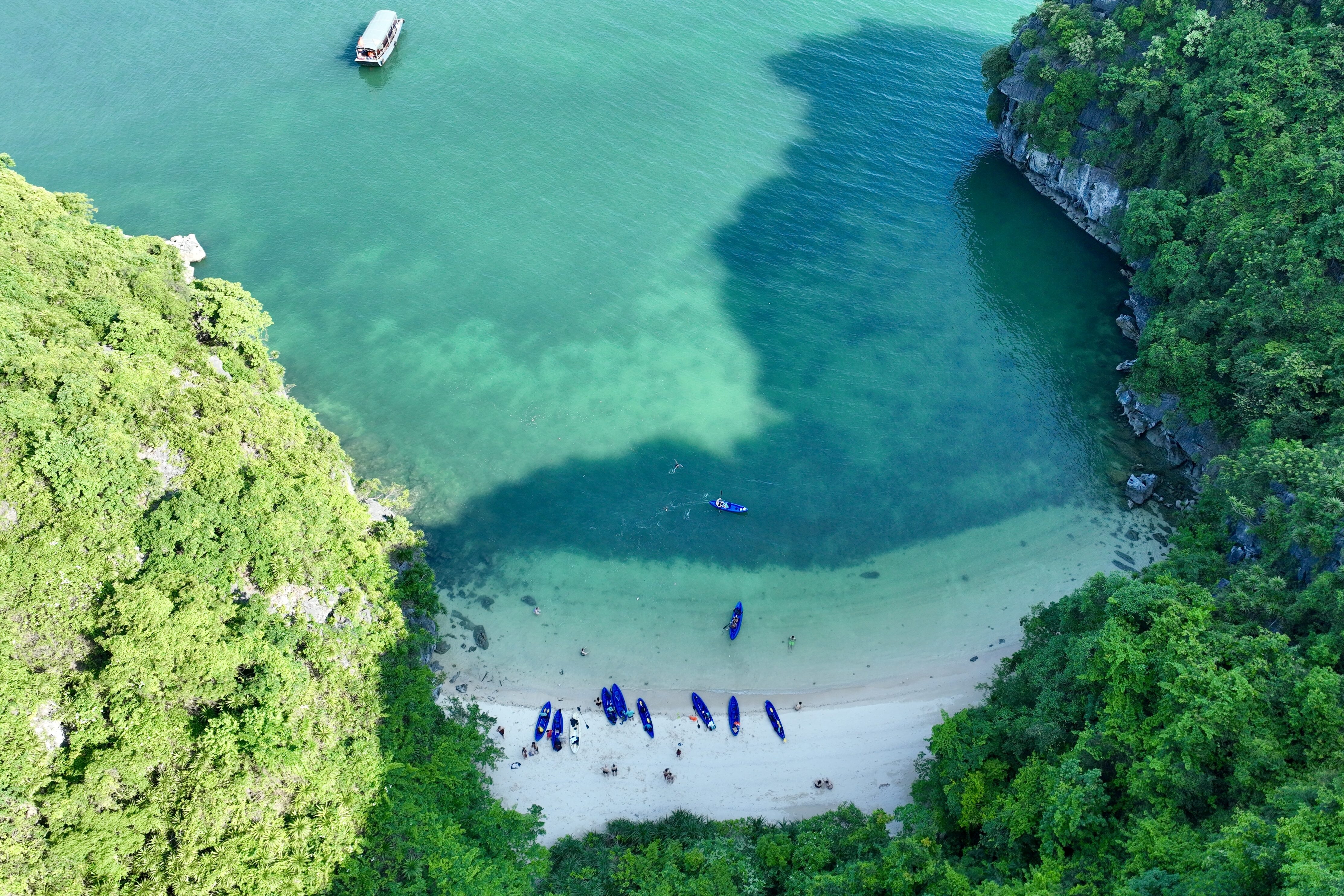 Kajakken in Halong Bay