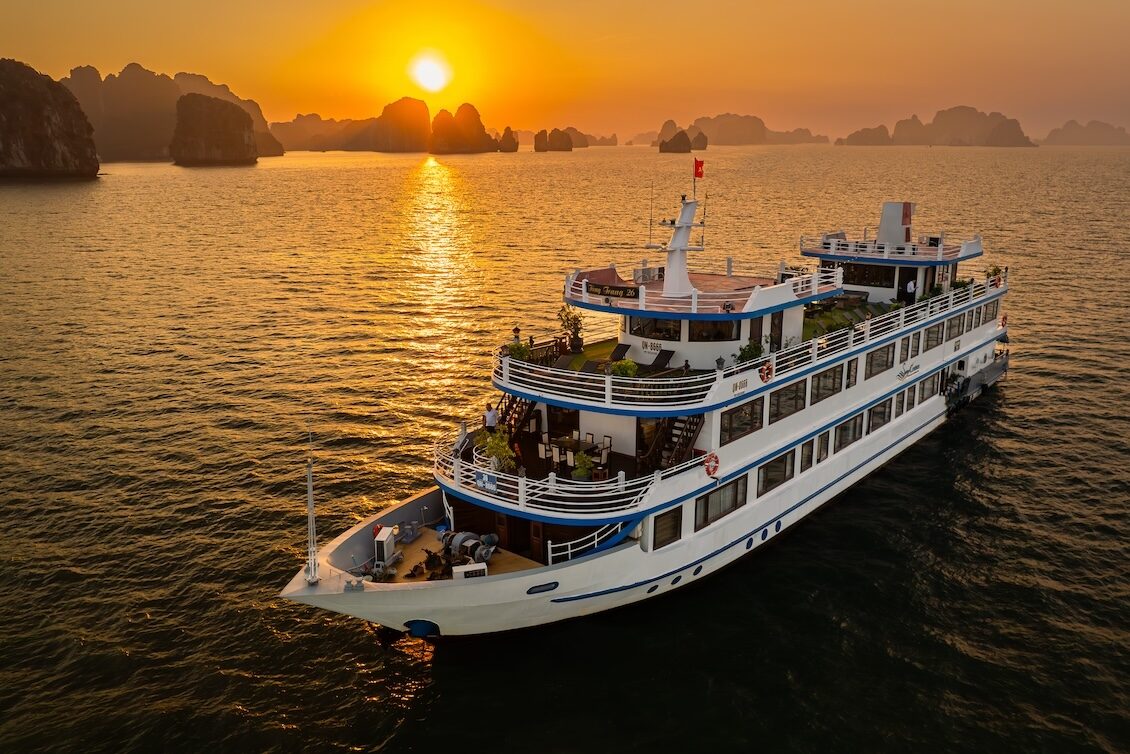 Zonsondergang Swan Cruise Halong Bay Vietnam