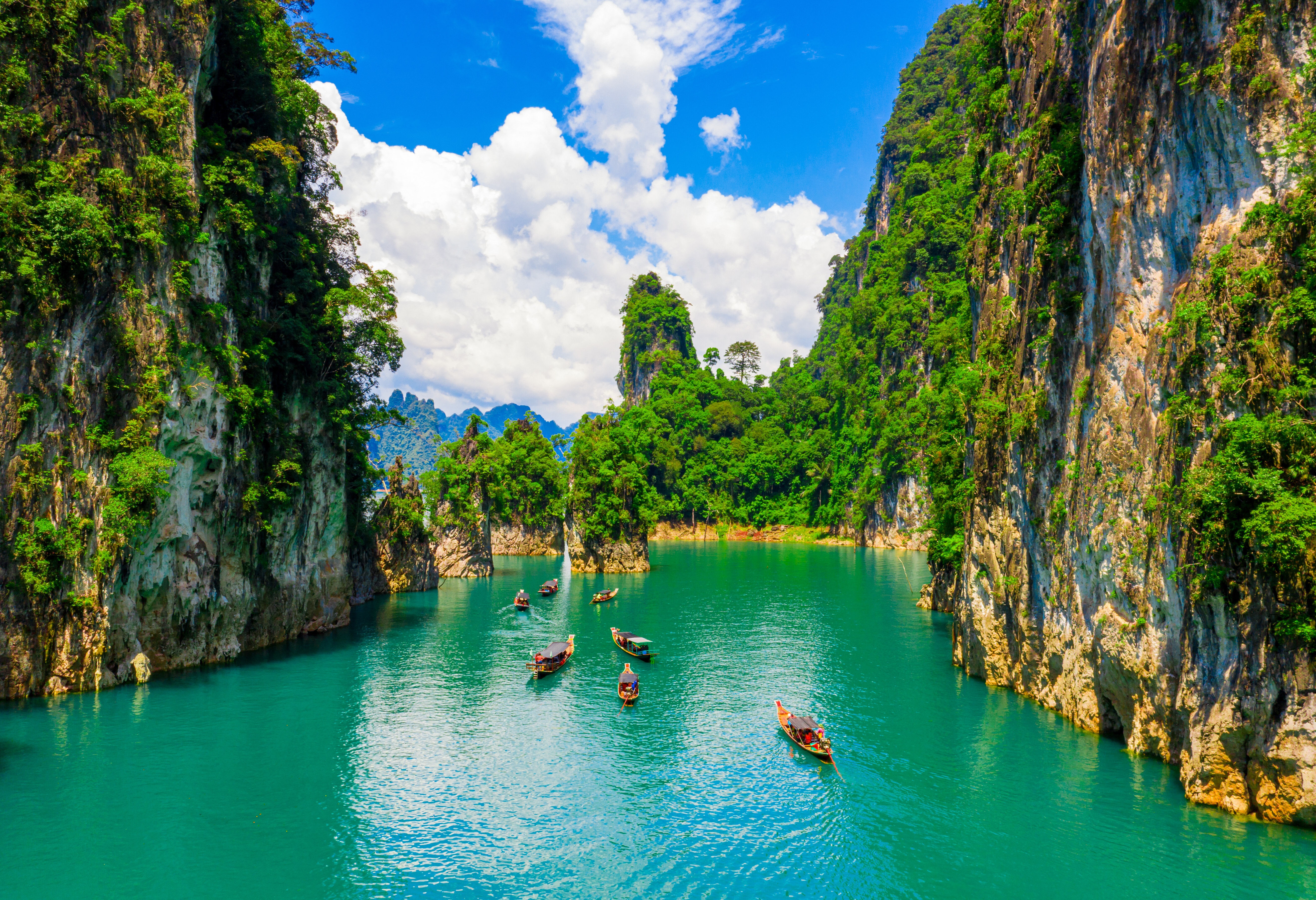 Three Brothers Rock Cheow Lan meer Khao Sok