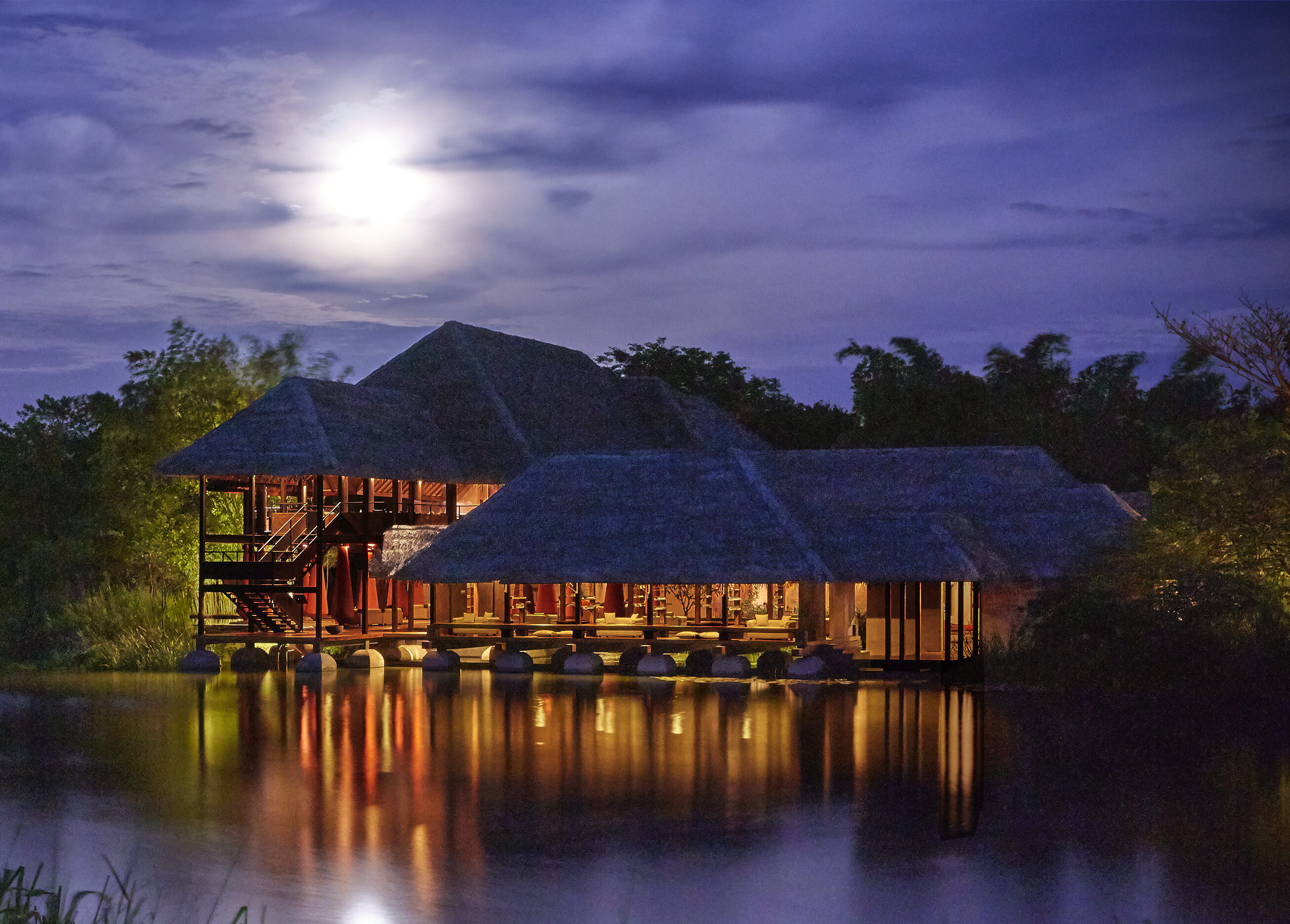 Sri-Lanka-Sigiriya-Jetwing-Vil-Uyana-Hoofdgebouw-Avond