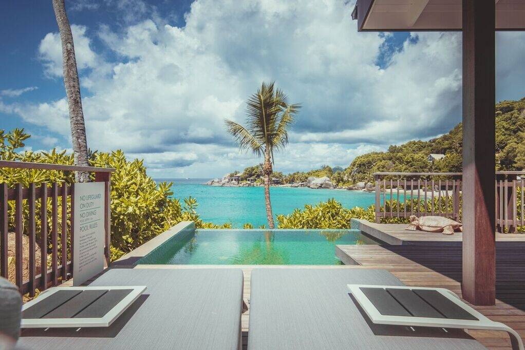 Seychellen Mahe CaranaBeach Hotel Chalet Pool