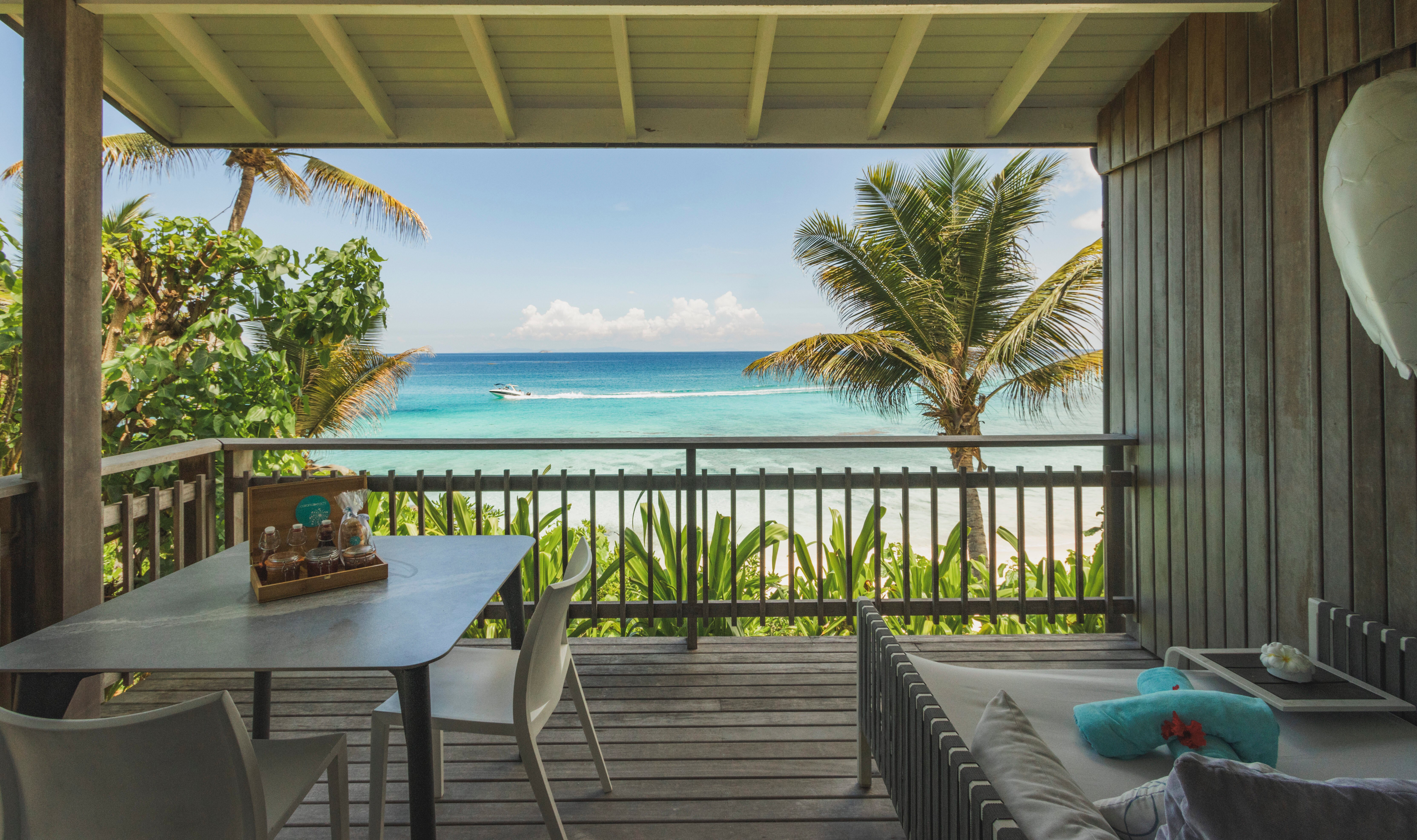Seychellen Mahe CaranaBeach Hotel Ocean View Chalet