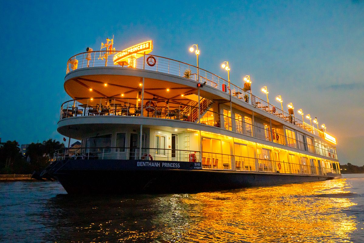 Ben Thanh Princess dinercruise op de Saigon rivier in Ho Chi Minh Stad in Vietnam