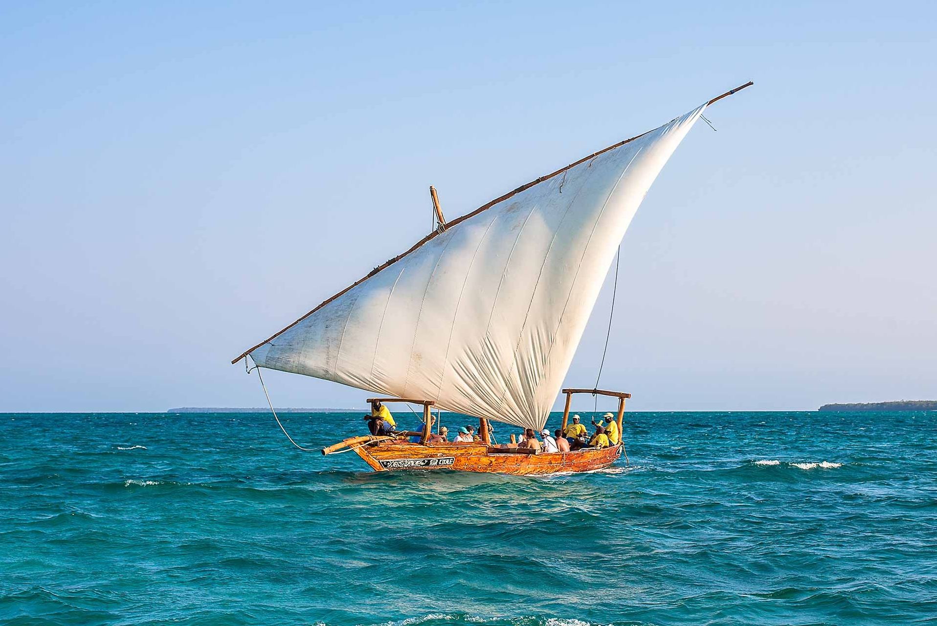 Traditionele dhow boot tijdens Safari Blue snorkelsafari bij Zanzibar