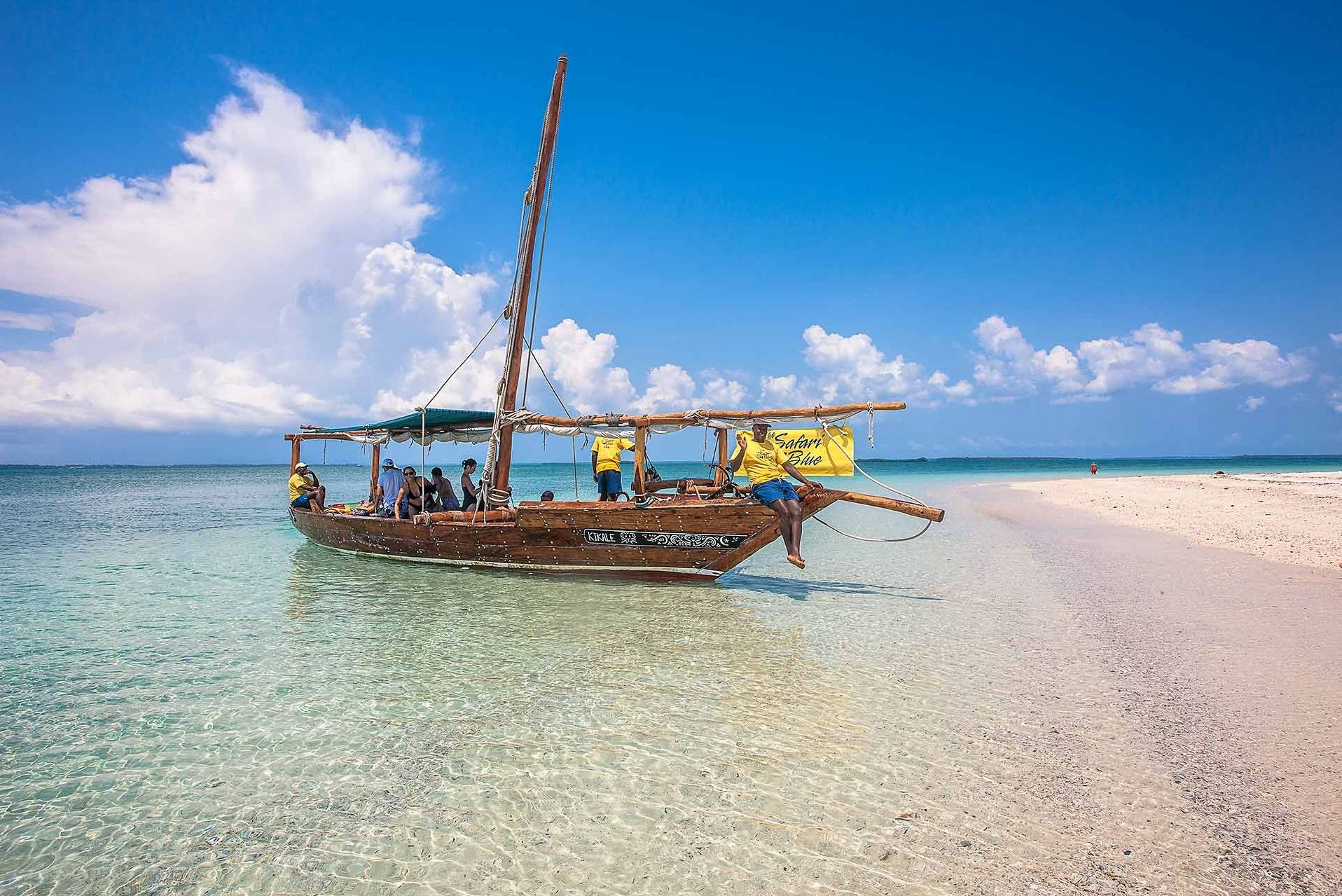 Dhow bij de zandbank tijdens Safari Blue snorkel safari bij Zanzibar
