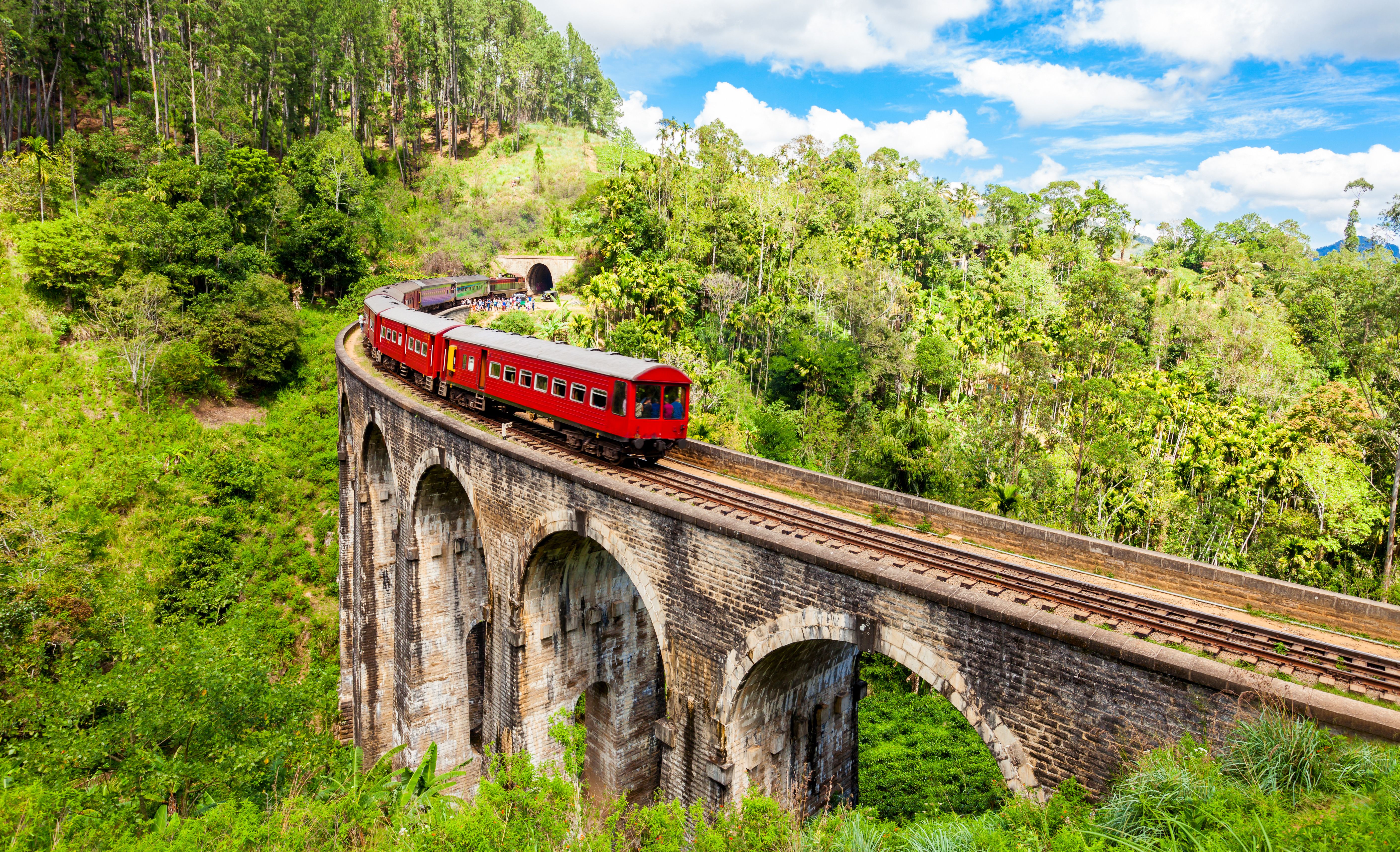 sri-lanka-elle-nine-arches-demodara-bridge-trein