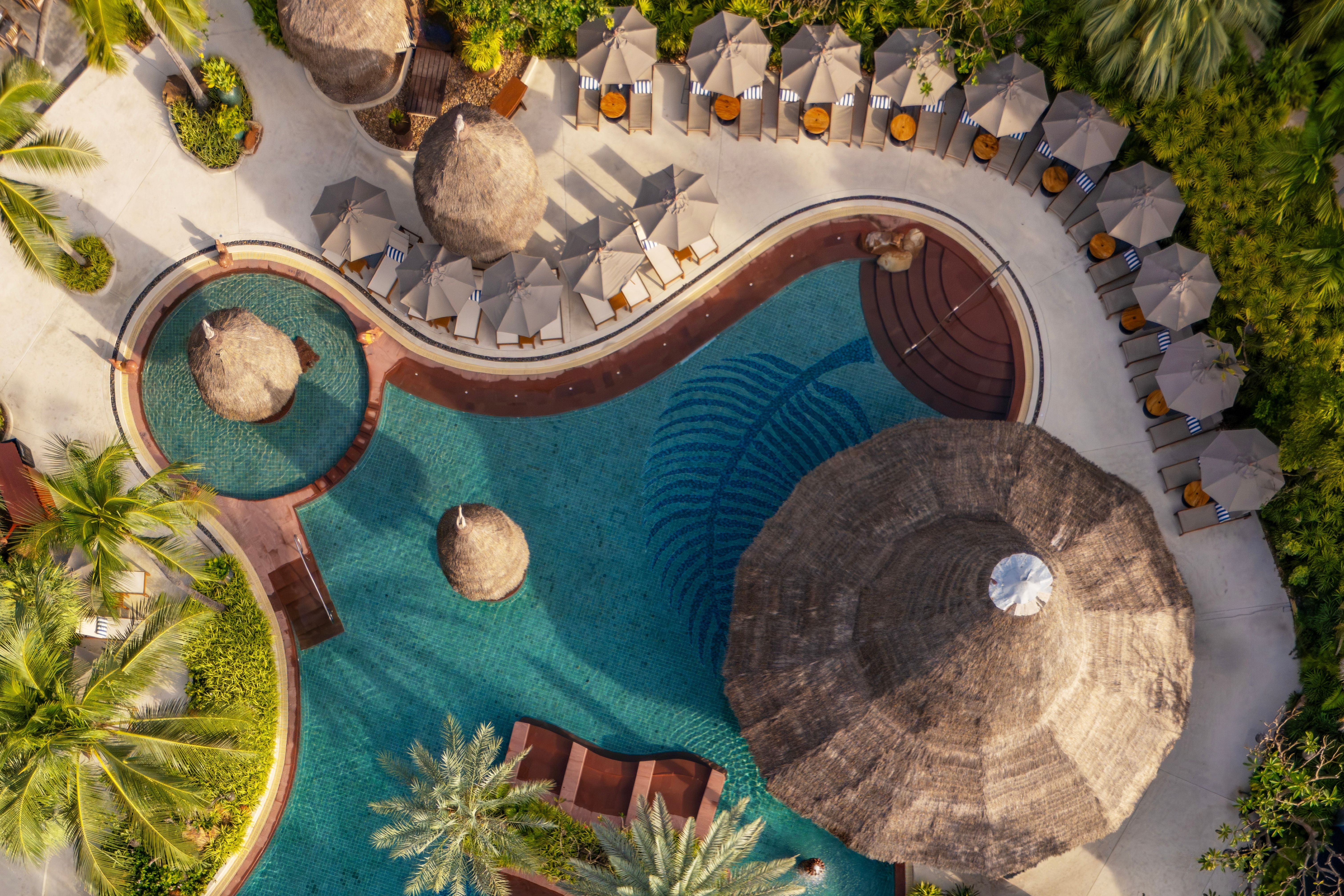Luchtfoto zwembad Anantara Resort & Spa