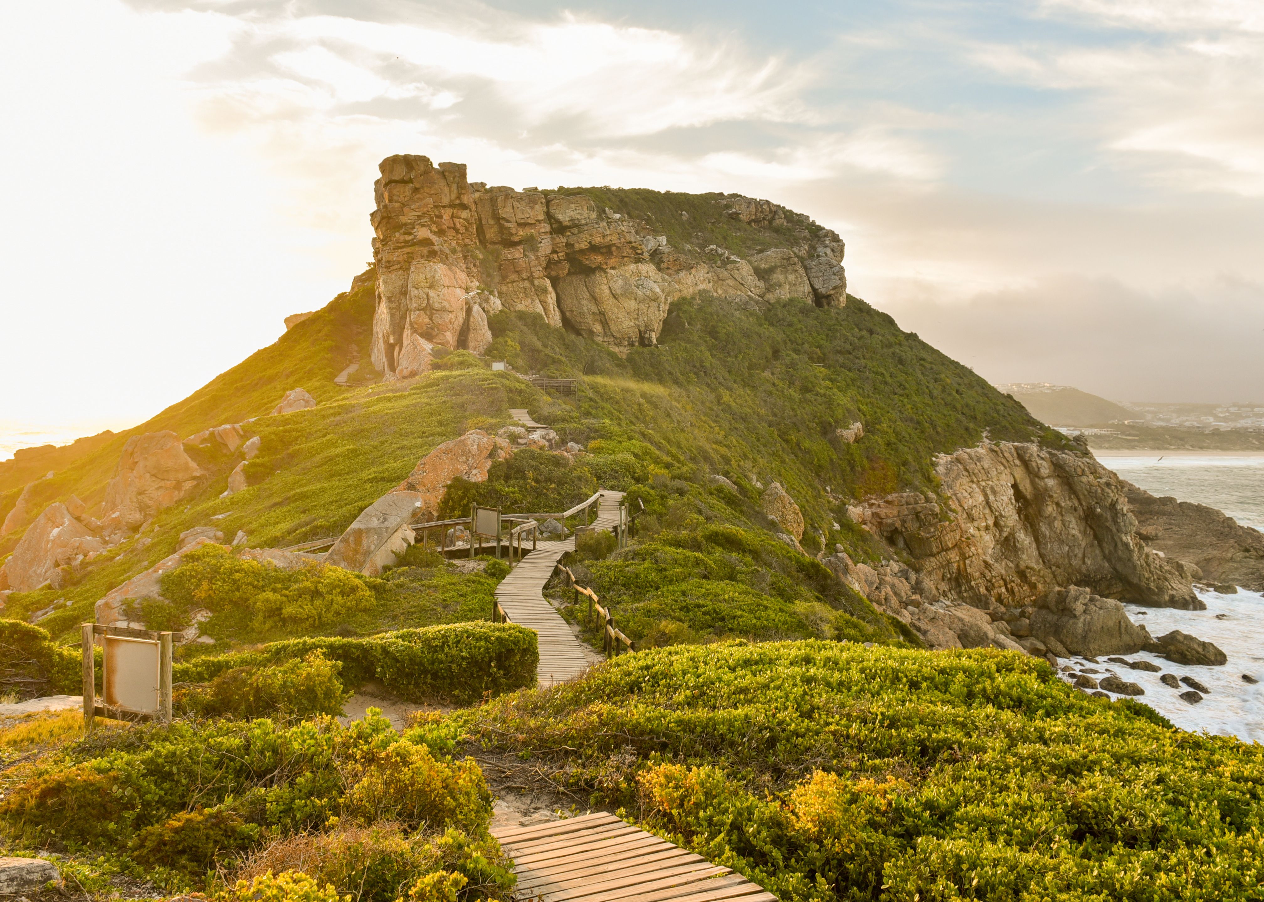 Zuid-afrika-Robberg-Nature-Reserve-peninsula-in-Plettenberg-Bay-sunset