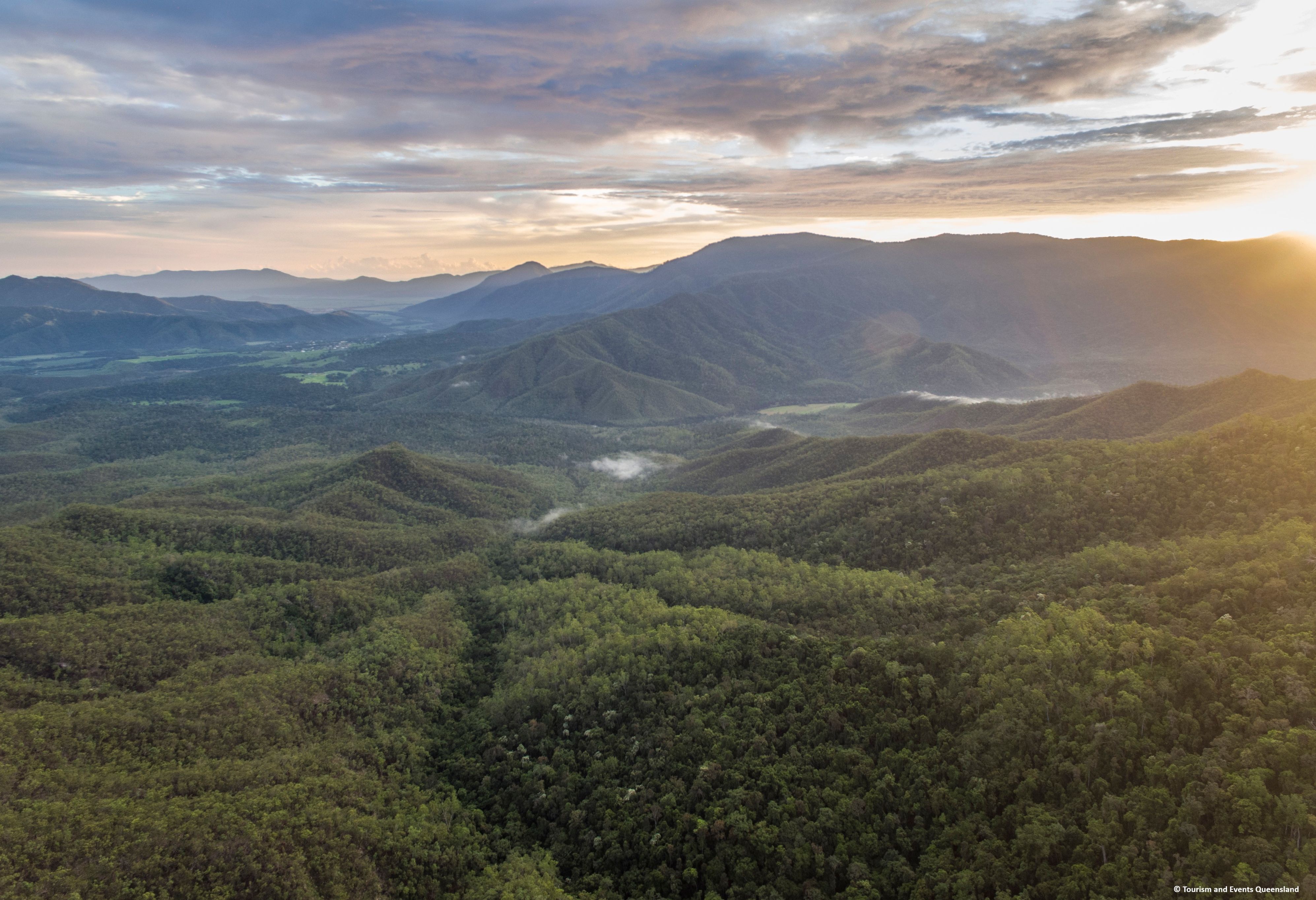 De weelderige Gillies Ranges in de Atherton Tablelands in Queensland in Australie