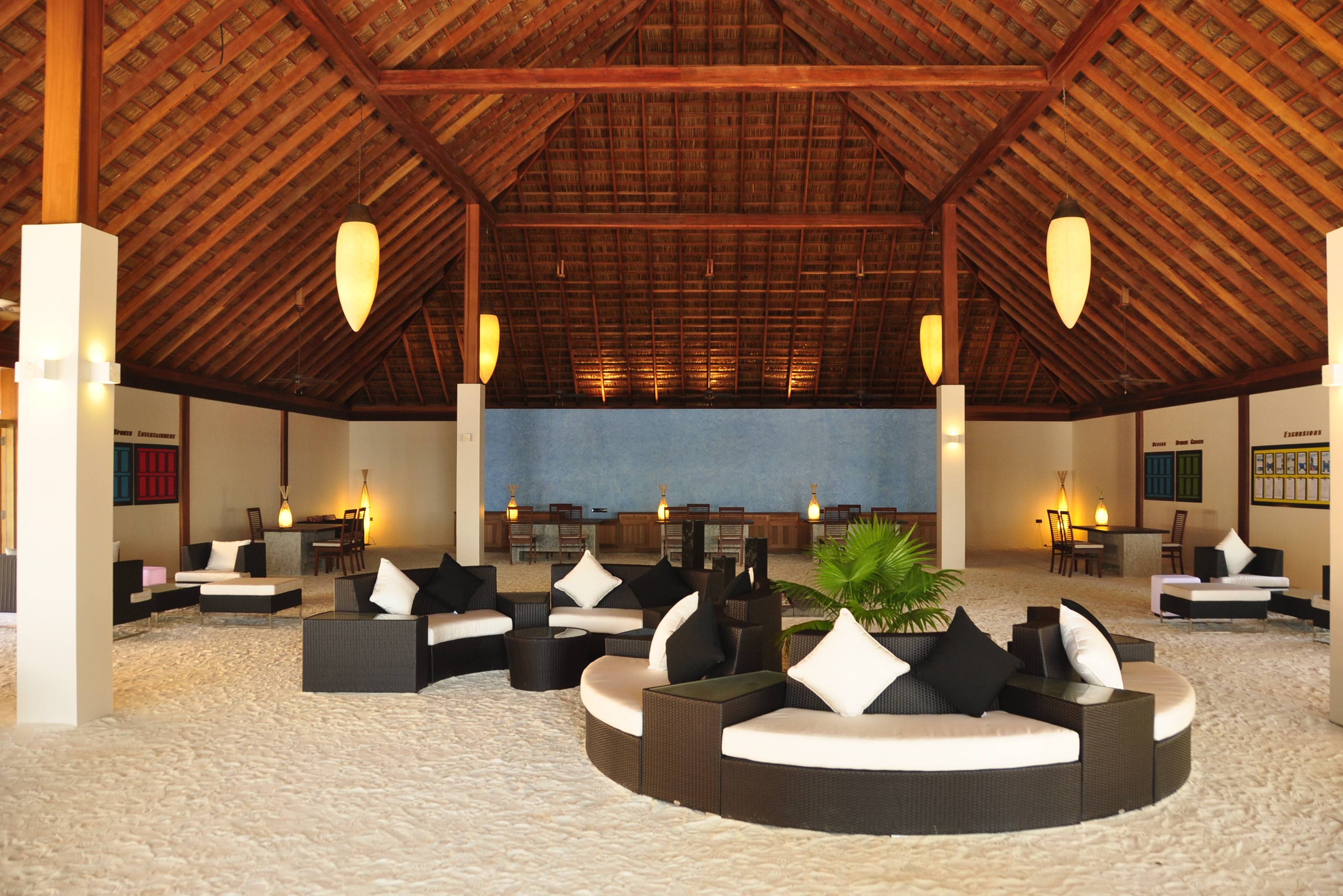 Lobby van Vilamendhoo Resort op de Malediven