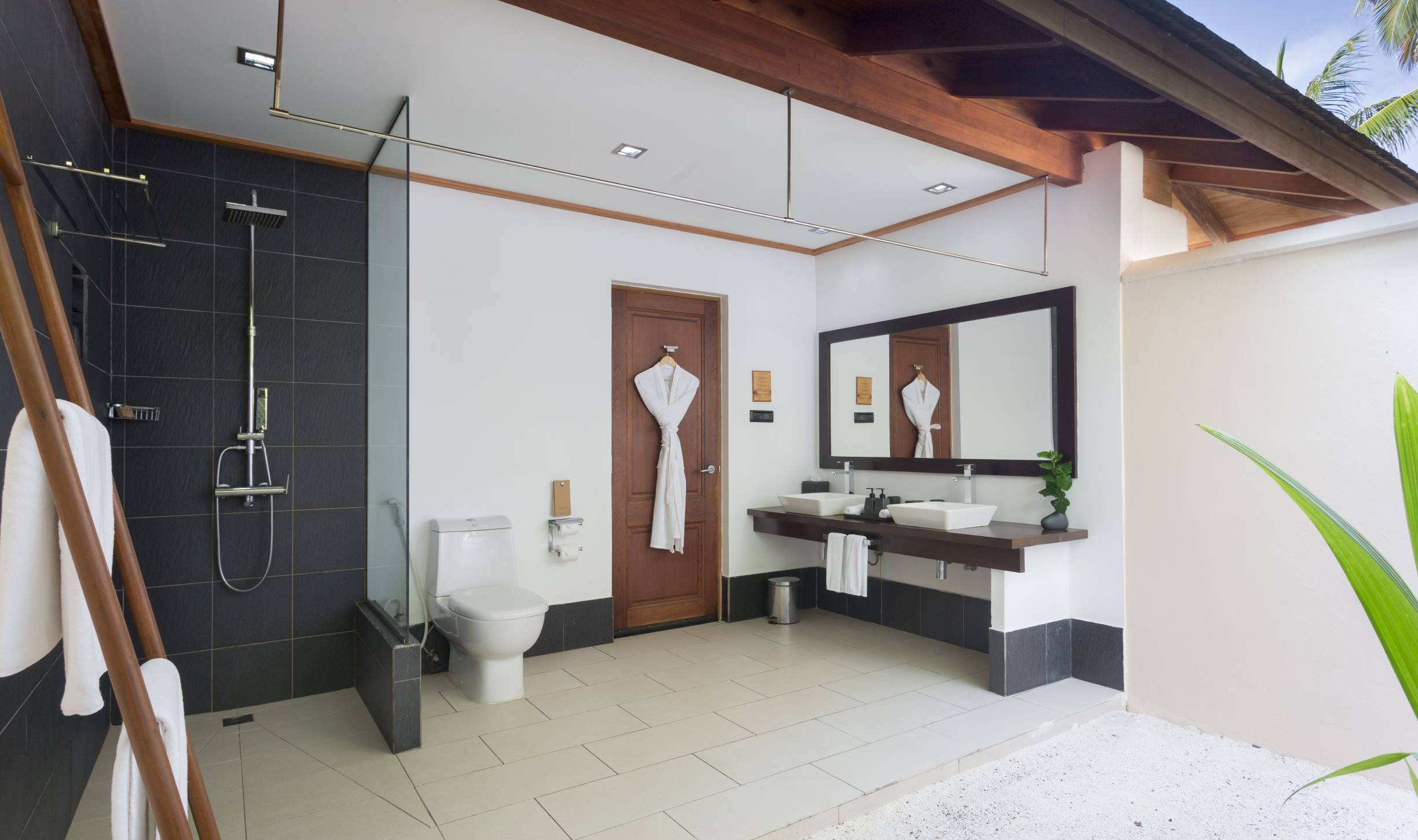 Vilamendhoo Resort op de Malediven - Badkamer van Garden room