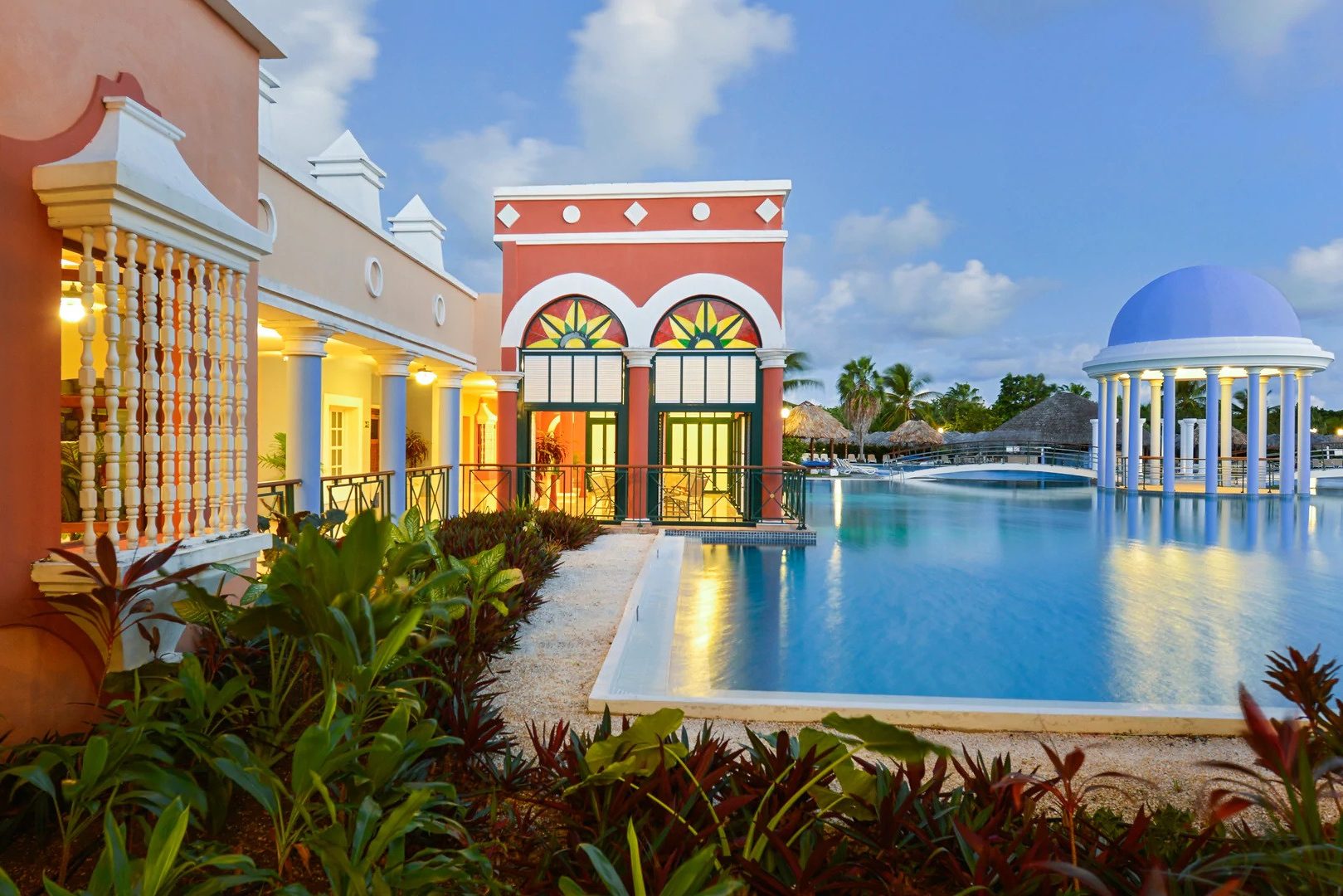 Tuin met zwembad in het Iberostar Selection Varadero in Cuba